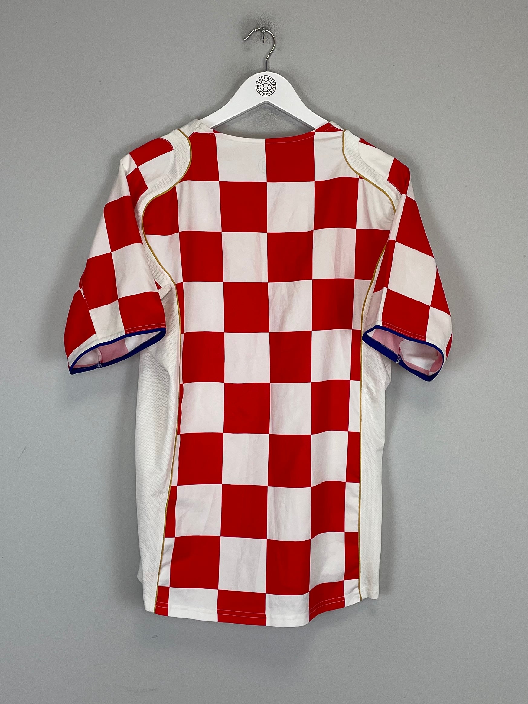 Shop 2004/06 CROATIA HOME SHIRT (M) NIKE, classic football shirts, vintage football shirts & retro soccer jerseys at Cult Kits