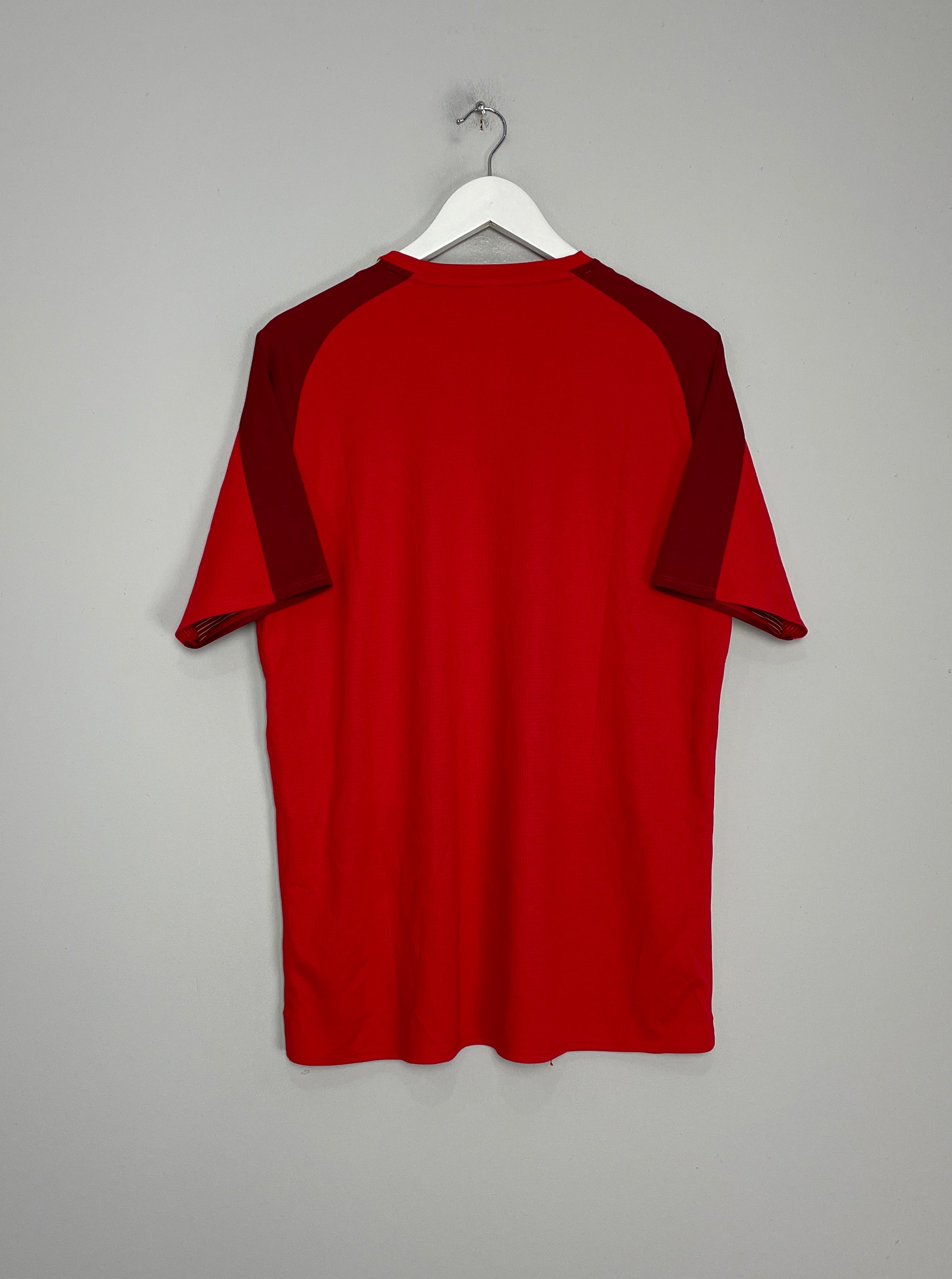 Shop 2018/19 LIVERPOOL TRAINING SHIRT (XL) NEW BALANCE, classic football shirts, vintage football shirts & retro soccer jerseys at Cult Kits