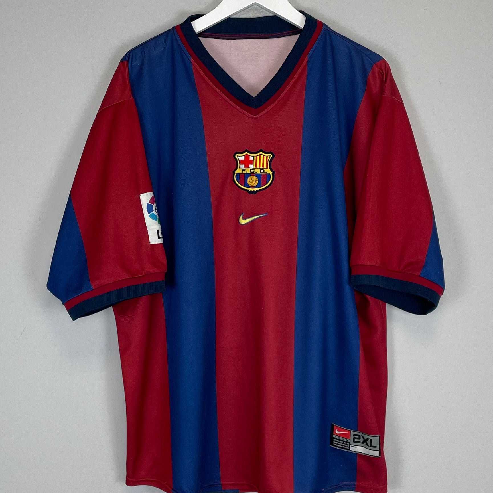 Shop 1998/00 BARCELONA HOME SHIRT (XXL) NIKE, classic football shirts, vintage football shirts & retro soccer jerseys at Cult Kits