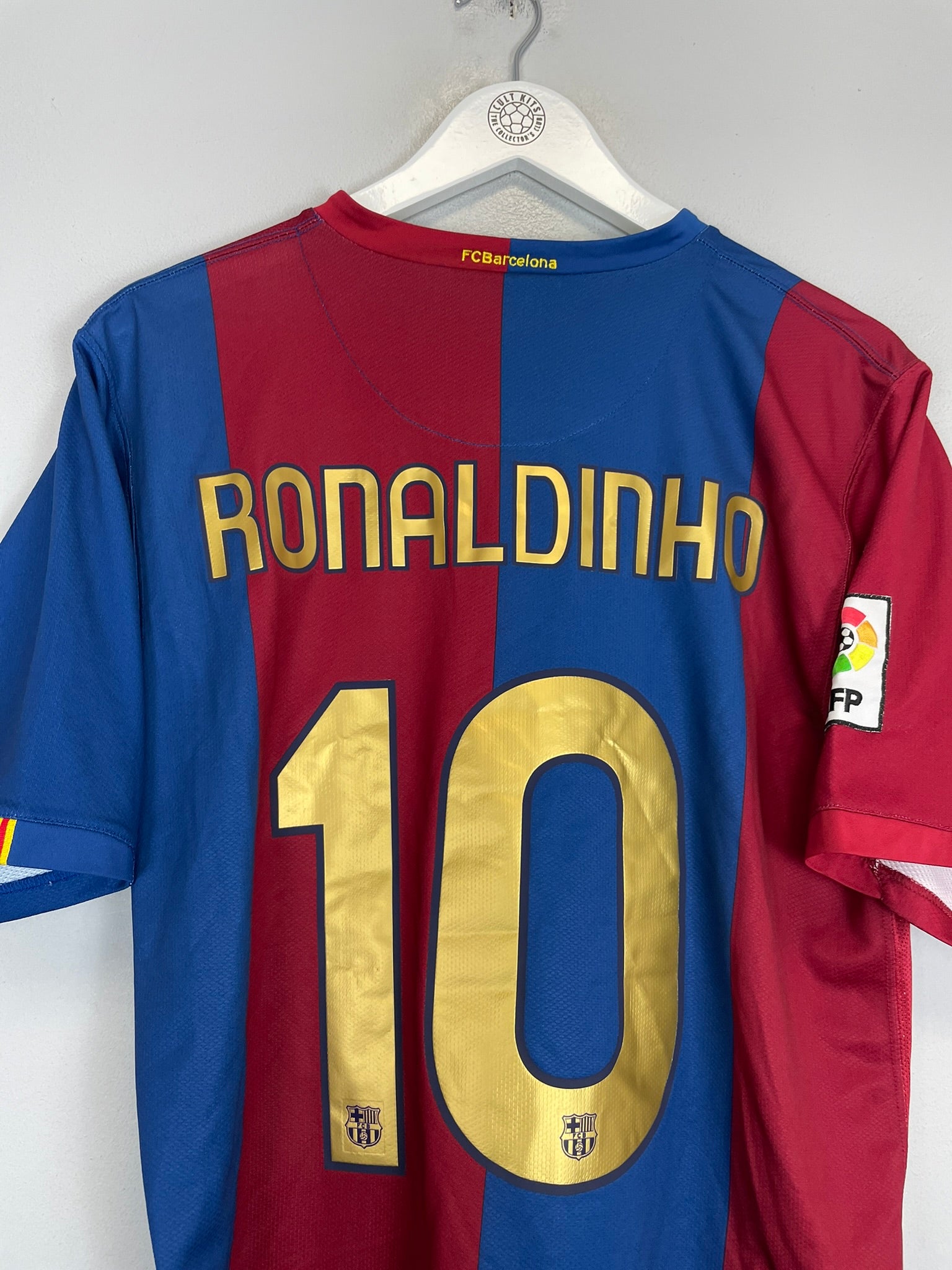 Shop 2006/07 BARCELONA RONALDINHO #10 HOME SHIRT (L) NIKE, classic football shirts, vintage football shirts & retro soccer jerseys at Cult Kits