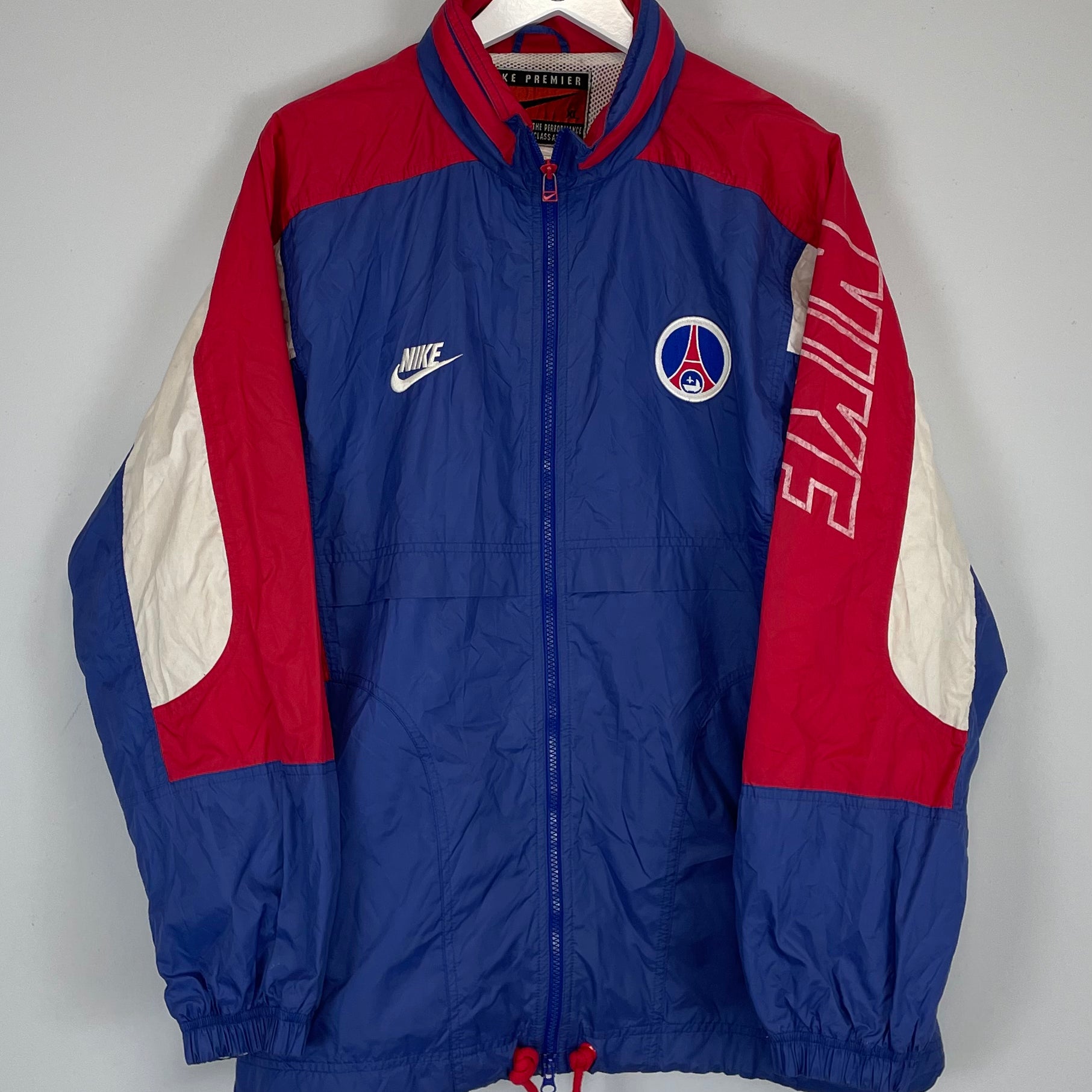 Shop 1995/96 PSG TRAINING JACKET (XL) NIKE, classic football shirts, vintage football shirts & retro soccer jerseys at Cult Kits