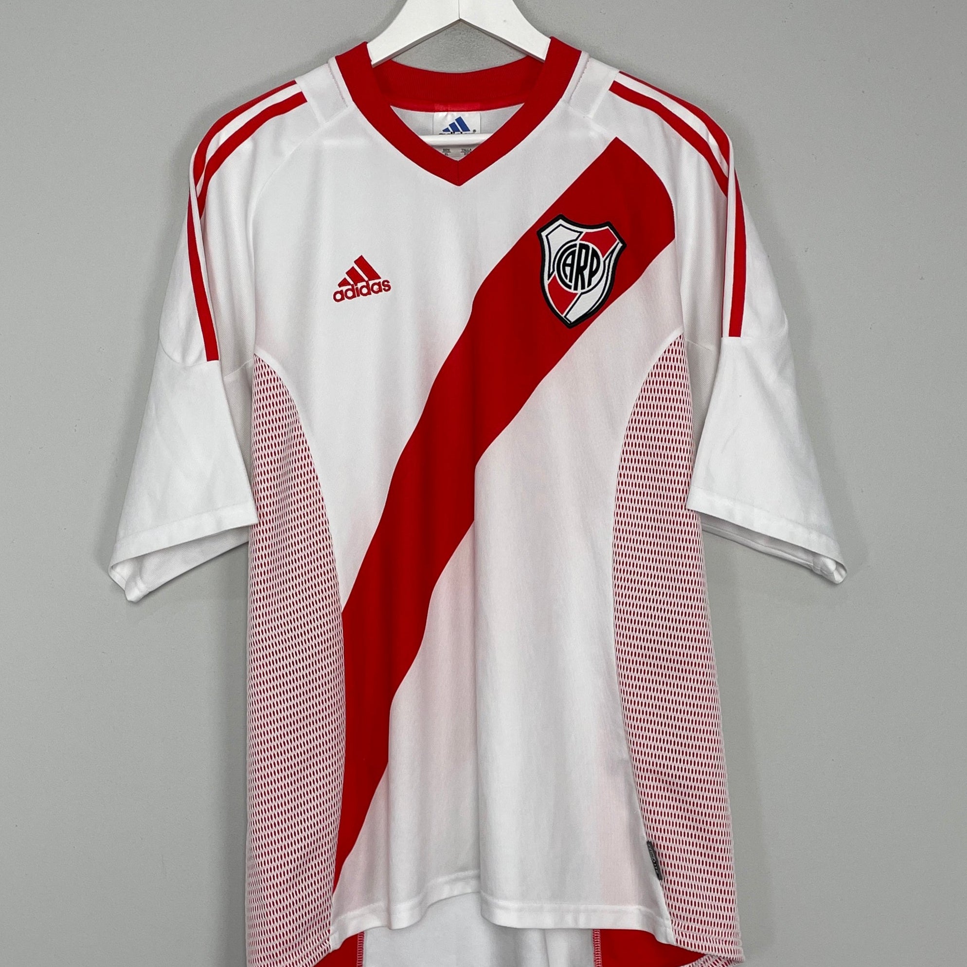Shop 2002/04 RIVER PLATE HOME SHIRT (XL) ADIDAS, classic football shirts, vintage football shirts & retro soccer jerseys at Cult Kits