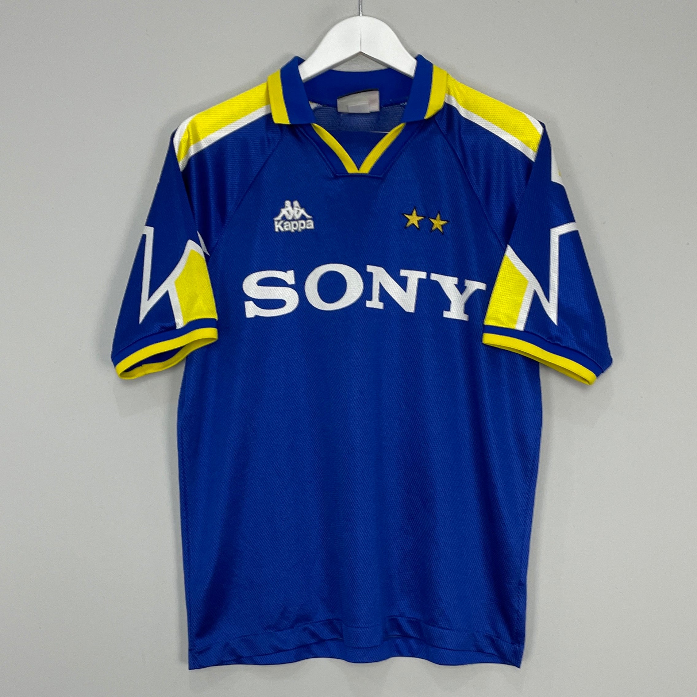 Shop 1996/97 JUVENTUS AWAY SHIRT (M) KAPPA, classic football shirts, vintage football shirts & retro soccer jerseys at Cult Kits