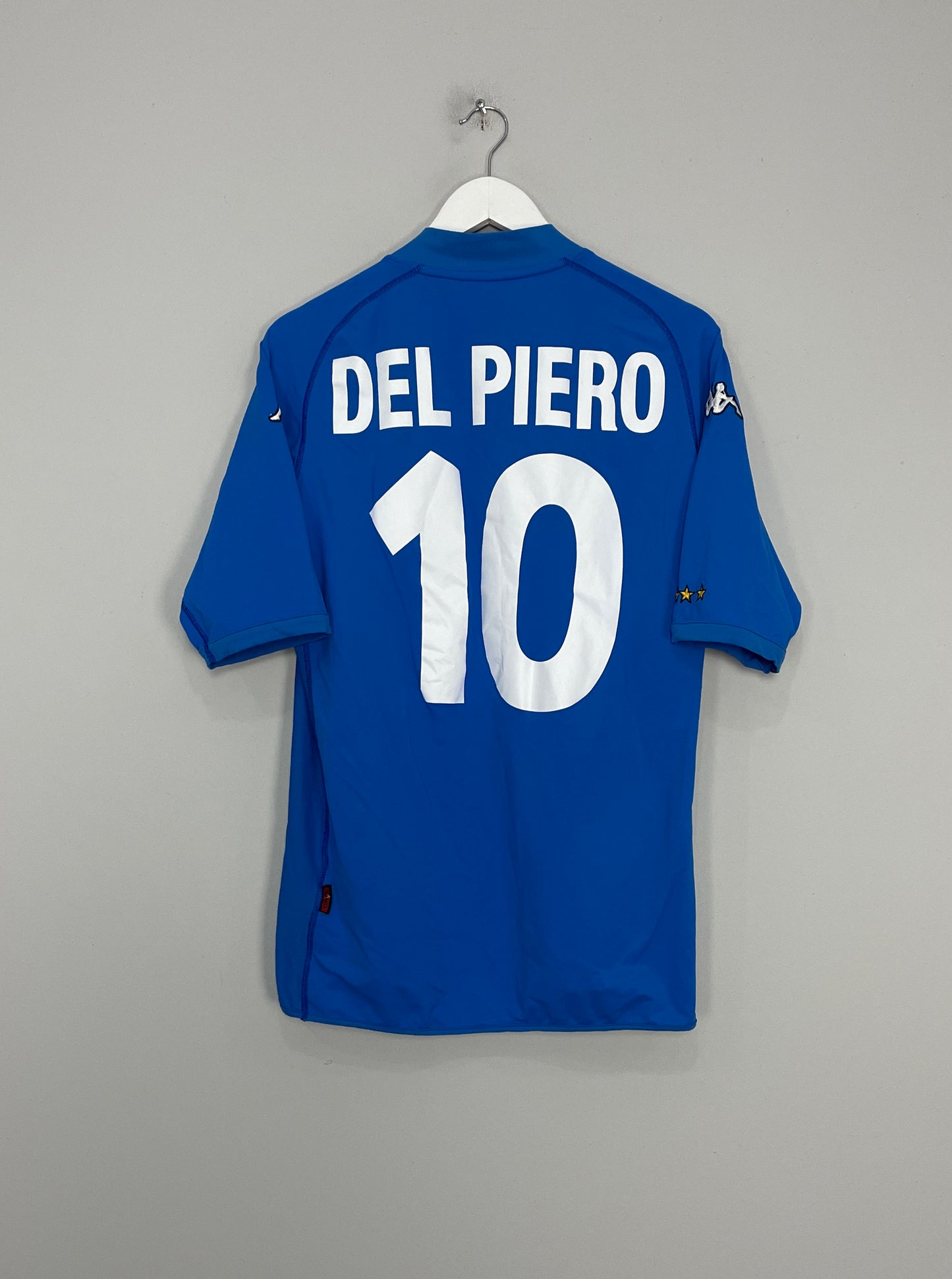 Image of the Italy Del Piero shirt from the 2000/02 season