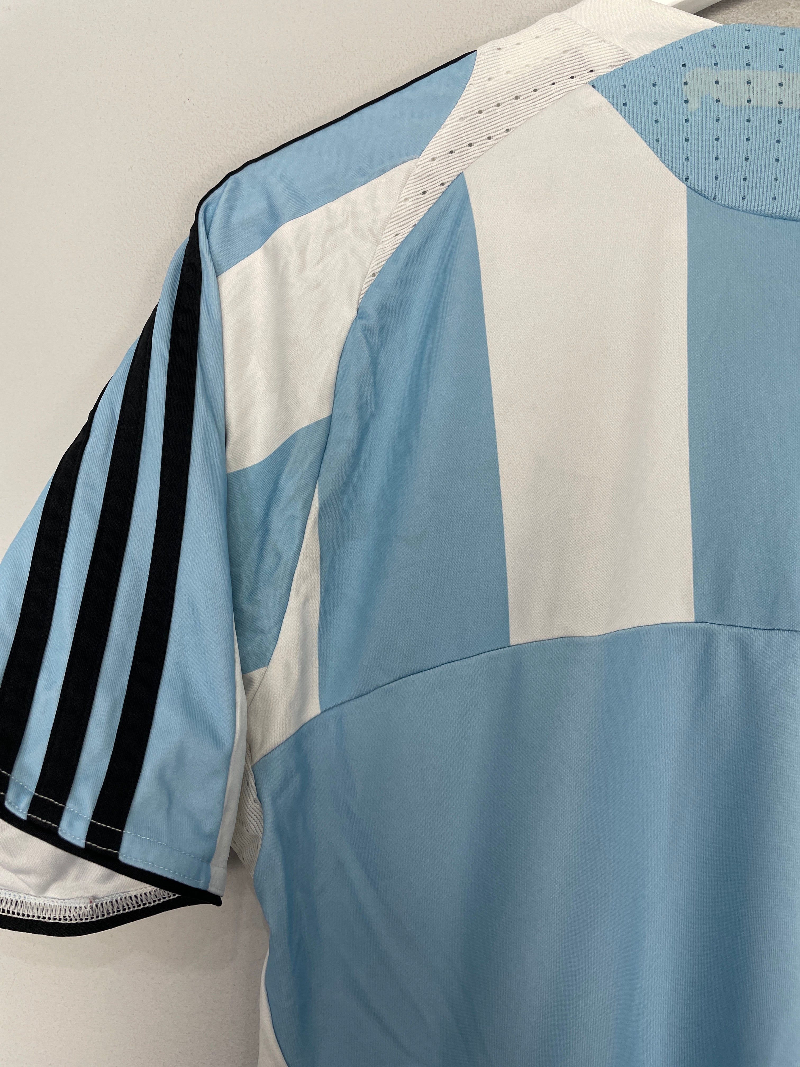 Shop 2007/09 ARGENTINA HOME SHIRT (M) ADIDAS, classic football shirts, vintage football shirts & retro soccer jerseys at Cult Kits