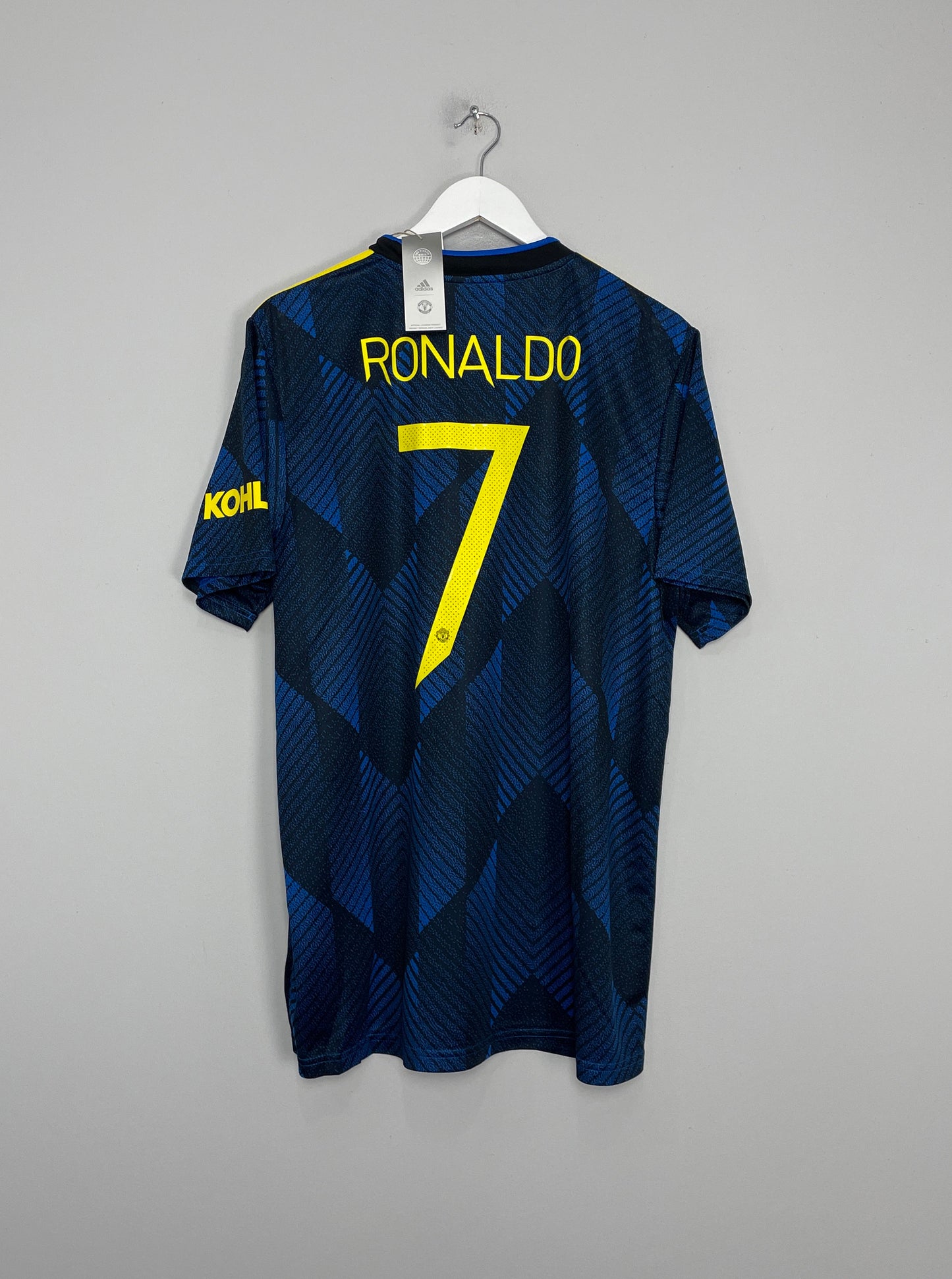 Image of the Manchester United Ronaldo shirt from the 2021/22 season