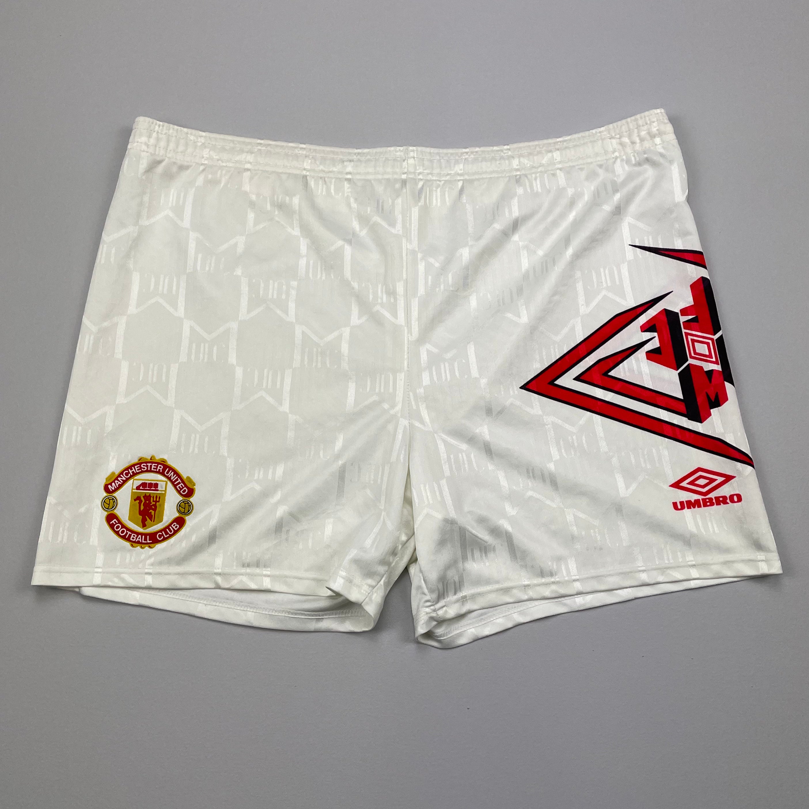 Shop 1992/94 MANCHESTER UNITED HOME SHORTS (L) UMBRO, classic football shirts, vintage football shirts & retro soccer jerseys at Cult Kits