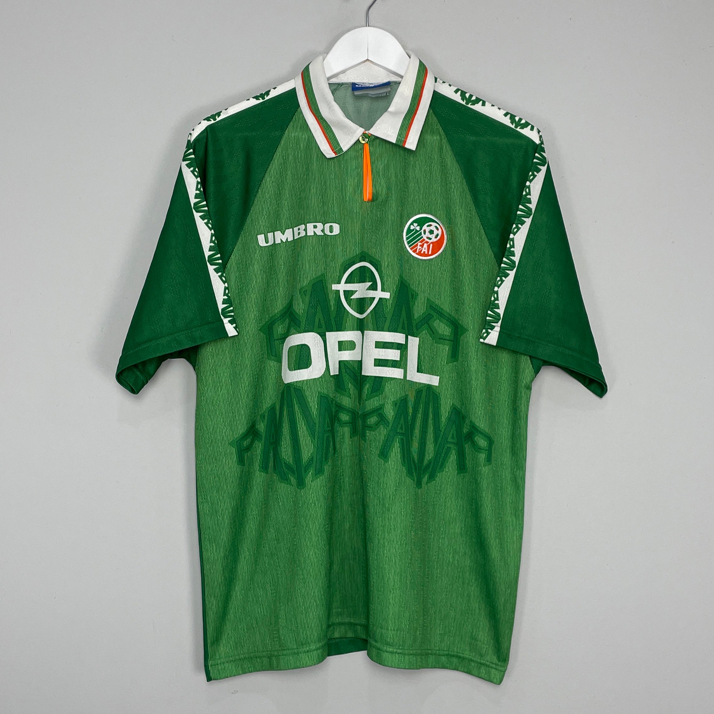 Shop 1996/97 IRELAND HOME SHIRT (XL) UMBRO, classic football shirts, vintage football shirts & retro soccer jerseys at Cult Kits