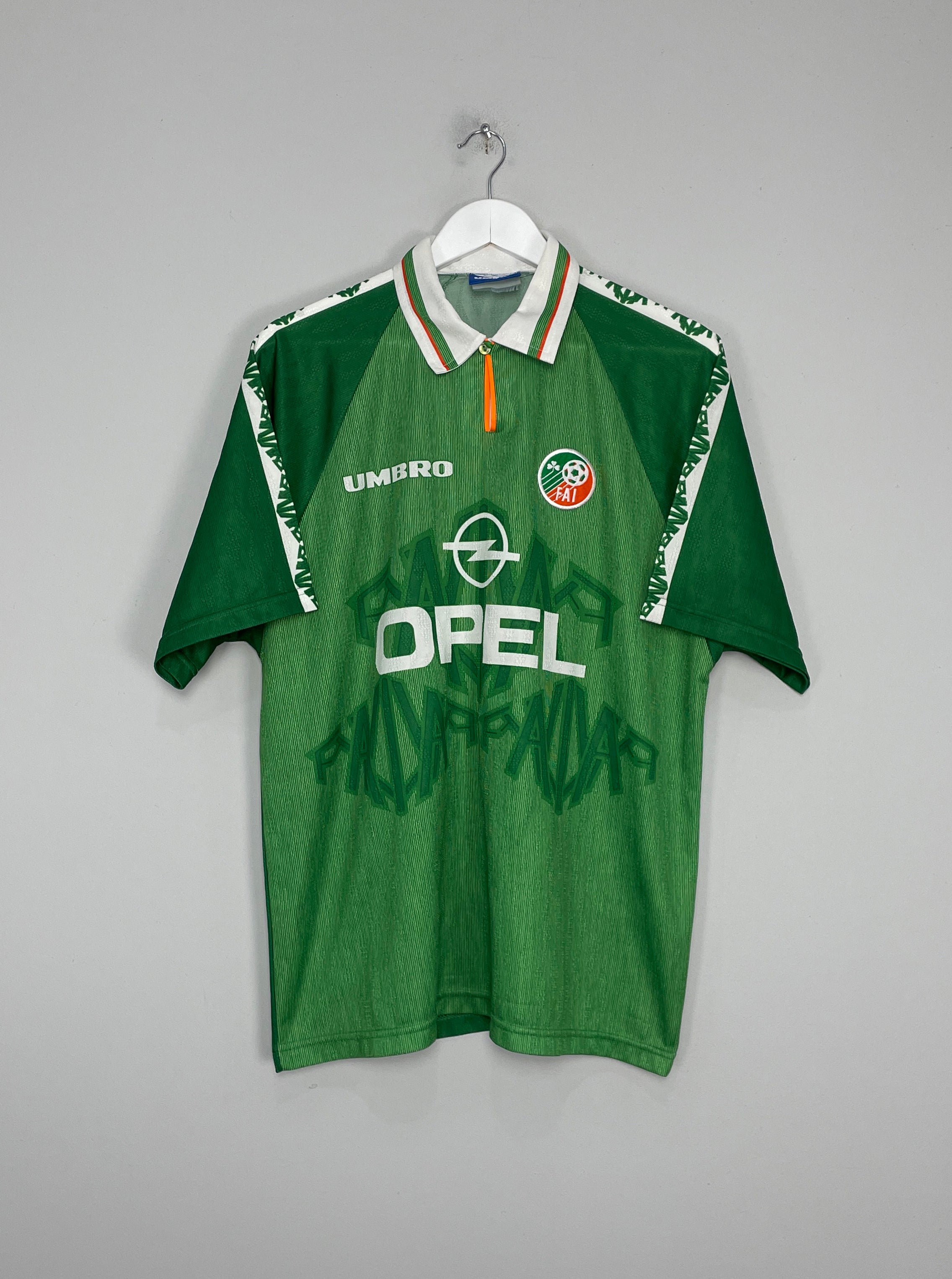 Shop 1996/97 IRELAND HOME SHIRT (XL) UMBRO, classic football shirts, vintage football shirts & retro soccer jerseys at Cult Kits