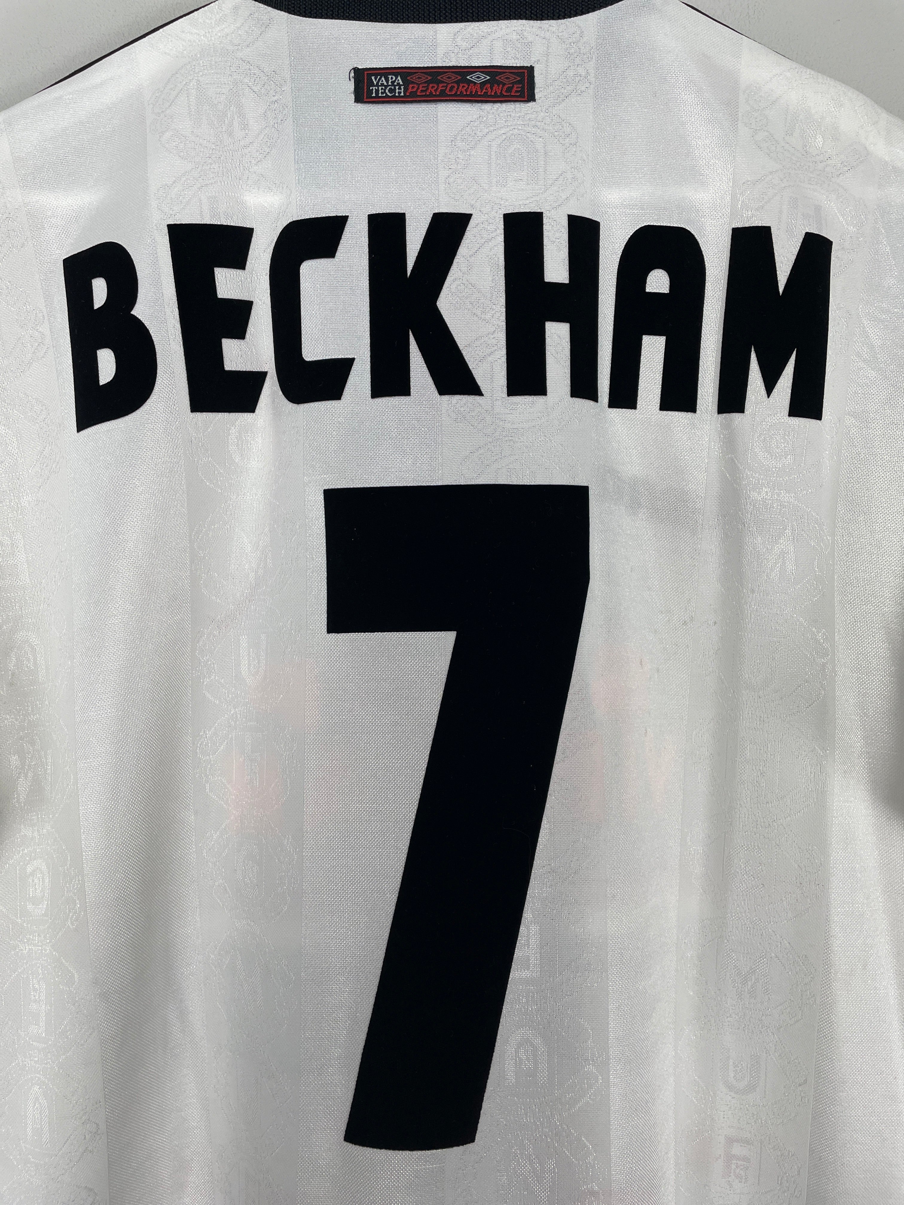 Shop 1997/99 MANCHESTER UNITED BECKHAM #7 AWAY SHIRT (L) UMBRO, classic football shirts, vintage football shirts & retro soccer jerseys at Cult Kits