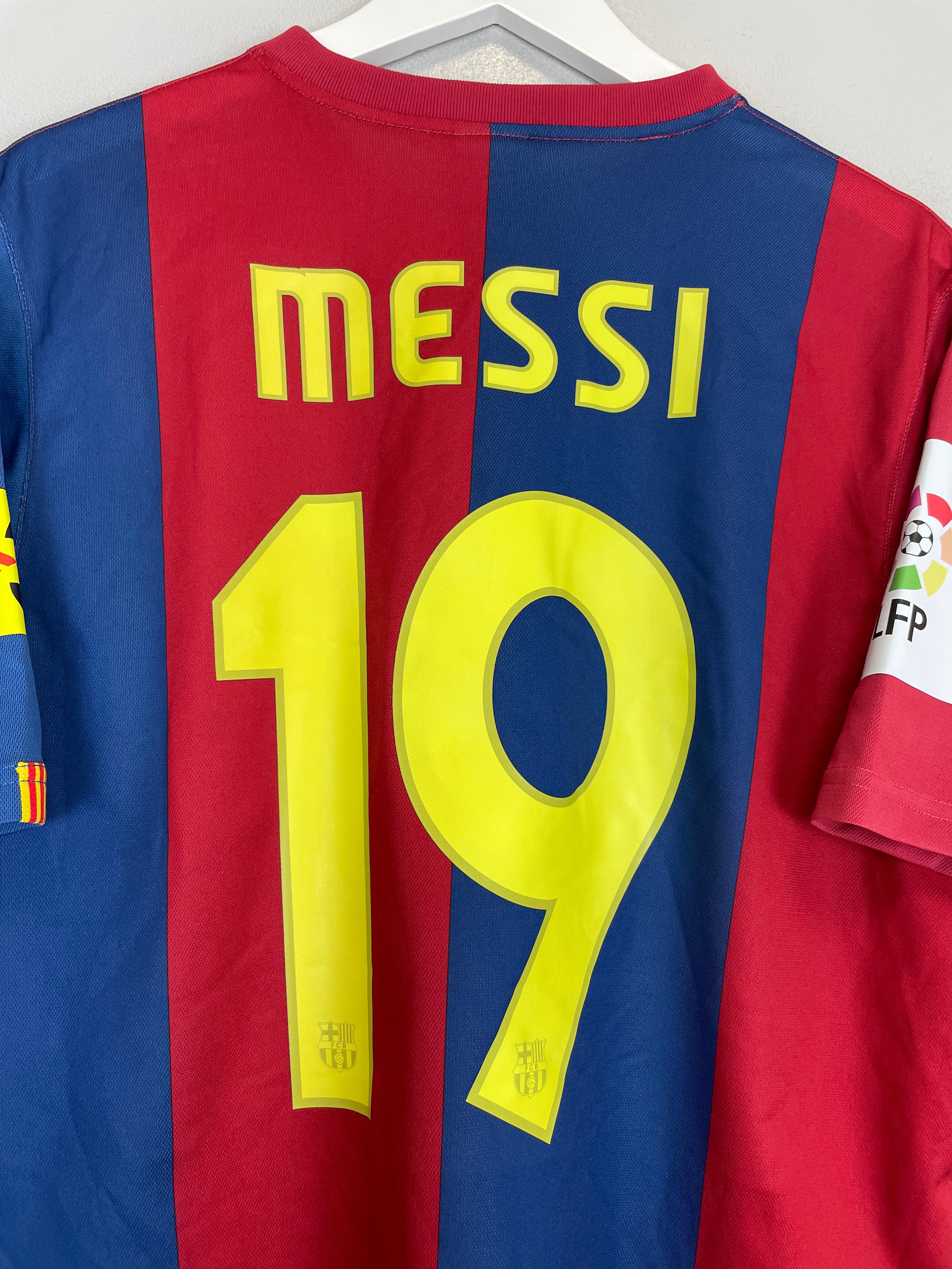 Shop 2006/07 BARCELONA MESSI #19 HOME SHIRT (L) NIKE BASIC, classic football shirts, vintage football shirts & retro soccer jerseys at Cult Kits