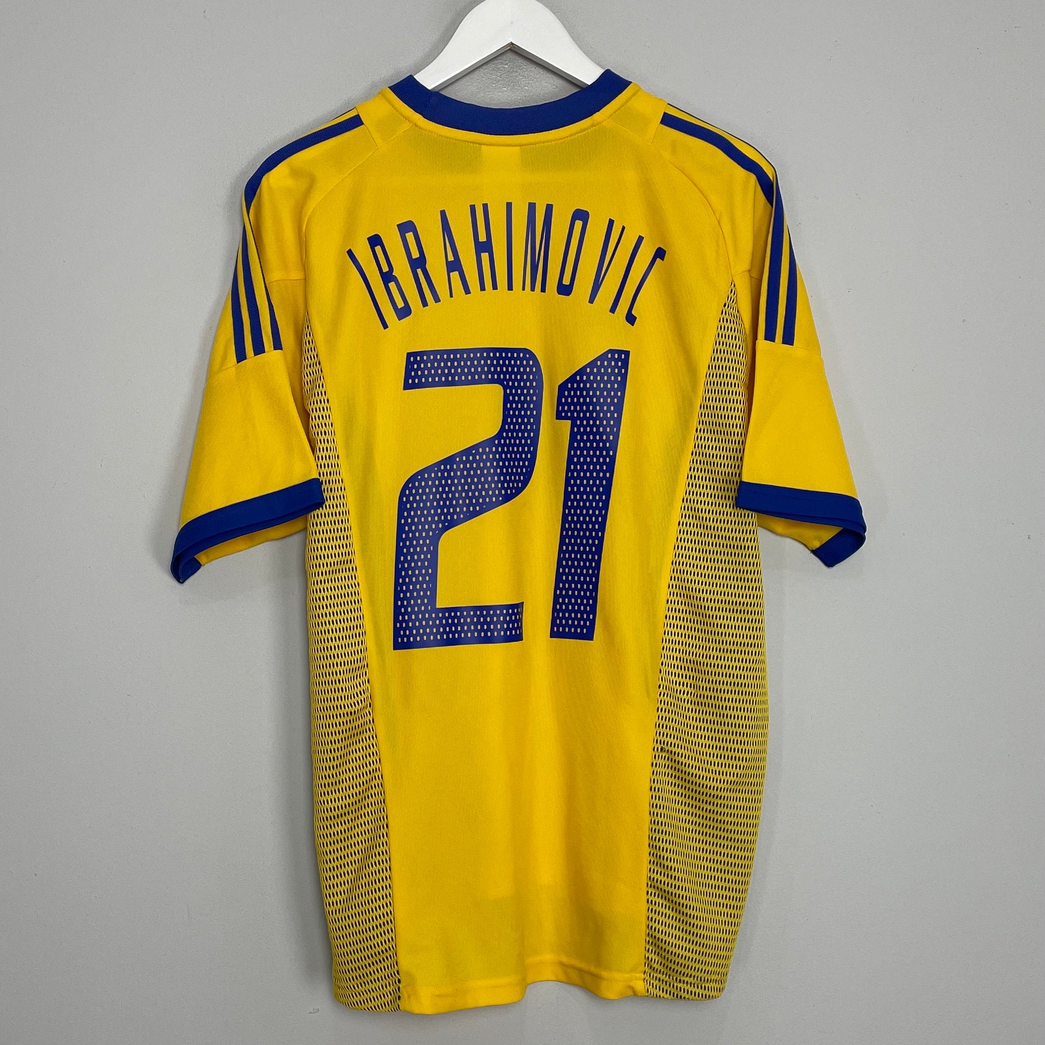 Shop 2002/03 SWEDEN IBRAHIMOVIC #21 HOME SHIRT (L) ADIDAS, classic football shirts, vintage football shirts & retro soccer jerseys at Cult Kits
