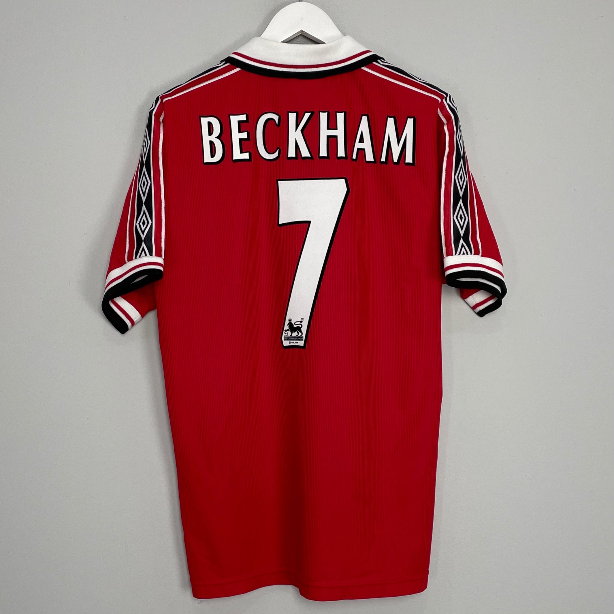 Shop 1998/00 MANCHESTER UNITED BECKHAM #7 HOME SHIRT (L) UMBRO, classic football shirts, vintage football shirts & retro soccer jerseys at Cult Kits