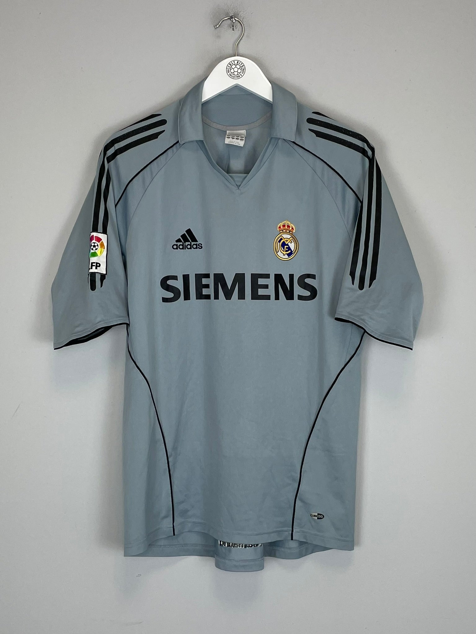 2005/06 Real Madrid Ronaldo #9 third shirt, medium, Adidas, vintage football shirt in very good condition.