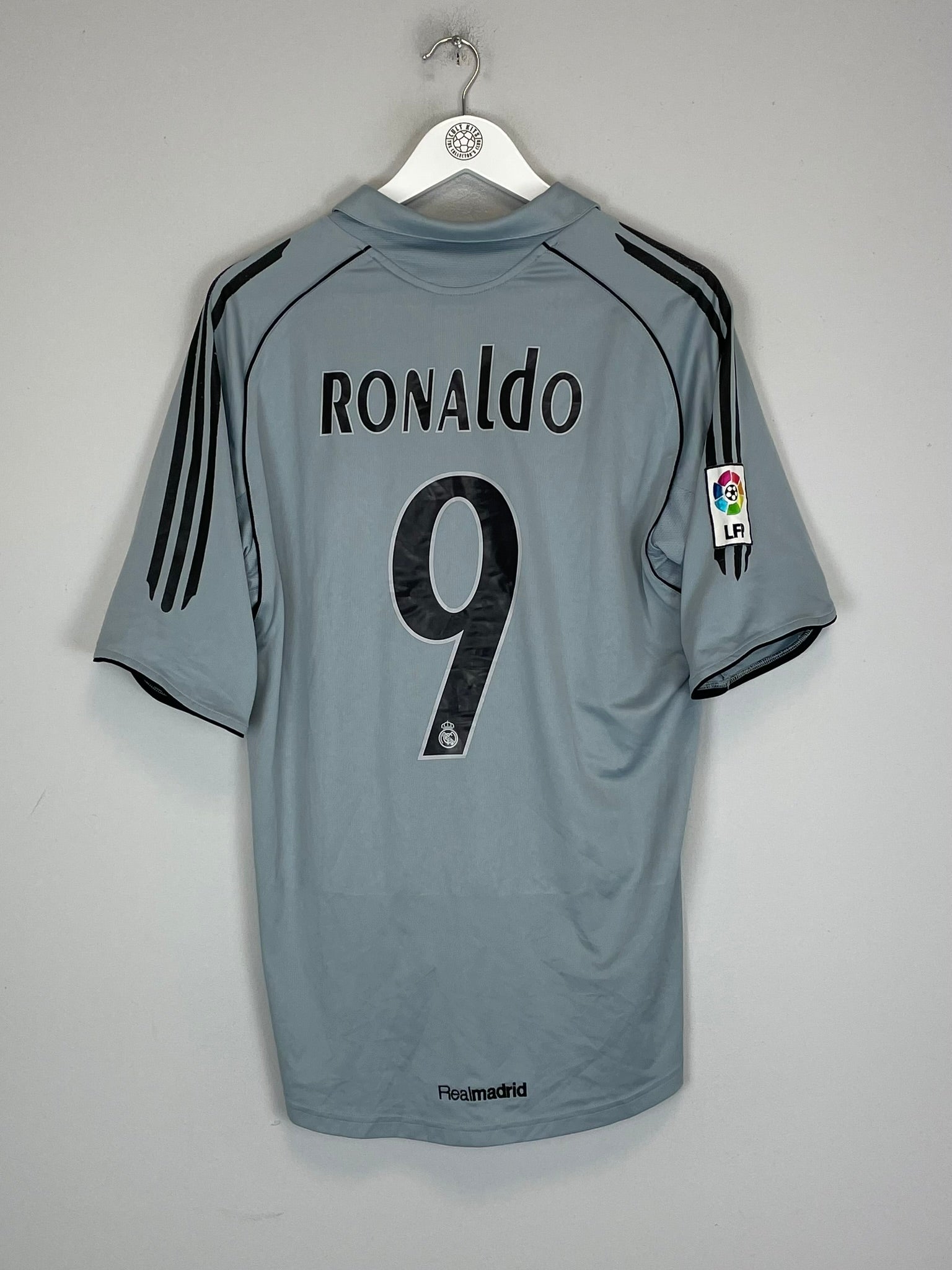 2005/06 Real Madrid Ronaldo #9 third shirt, medium size, vintage football shirt by Adidas, very good condition.