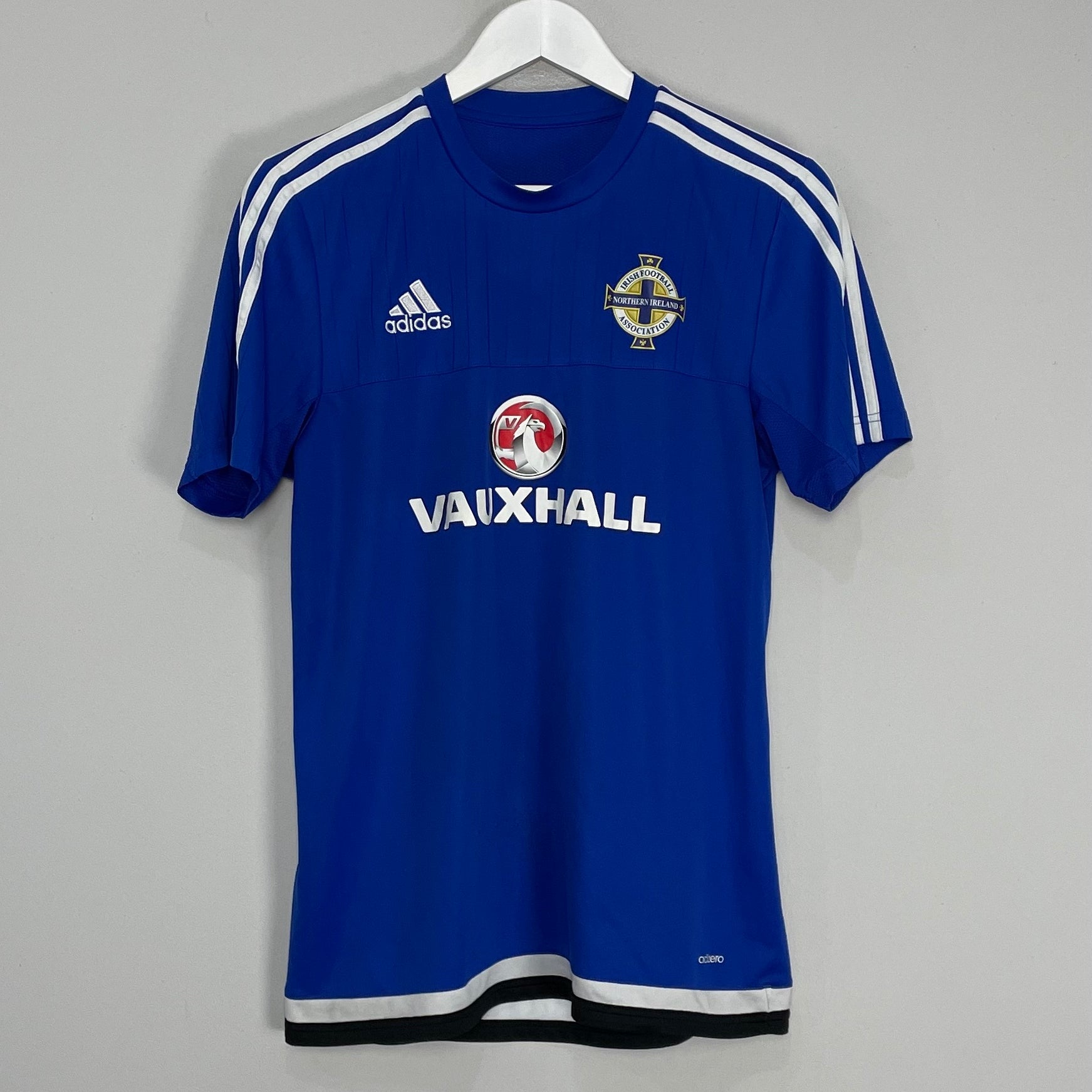 Shop 2016/18 NORTHERN IRELAND TRAINING SHIRT (M) ADIDAS, classic football shirts, vintage football shirts & retro soccer jerseys at Cult Kits