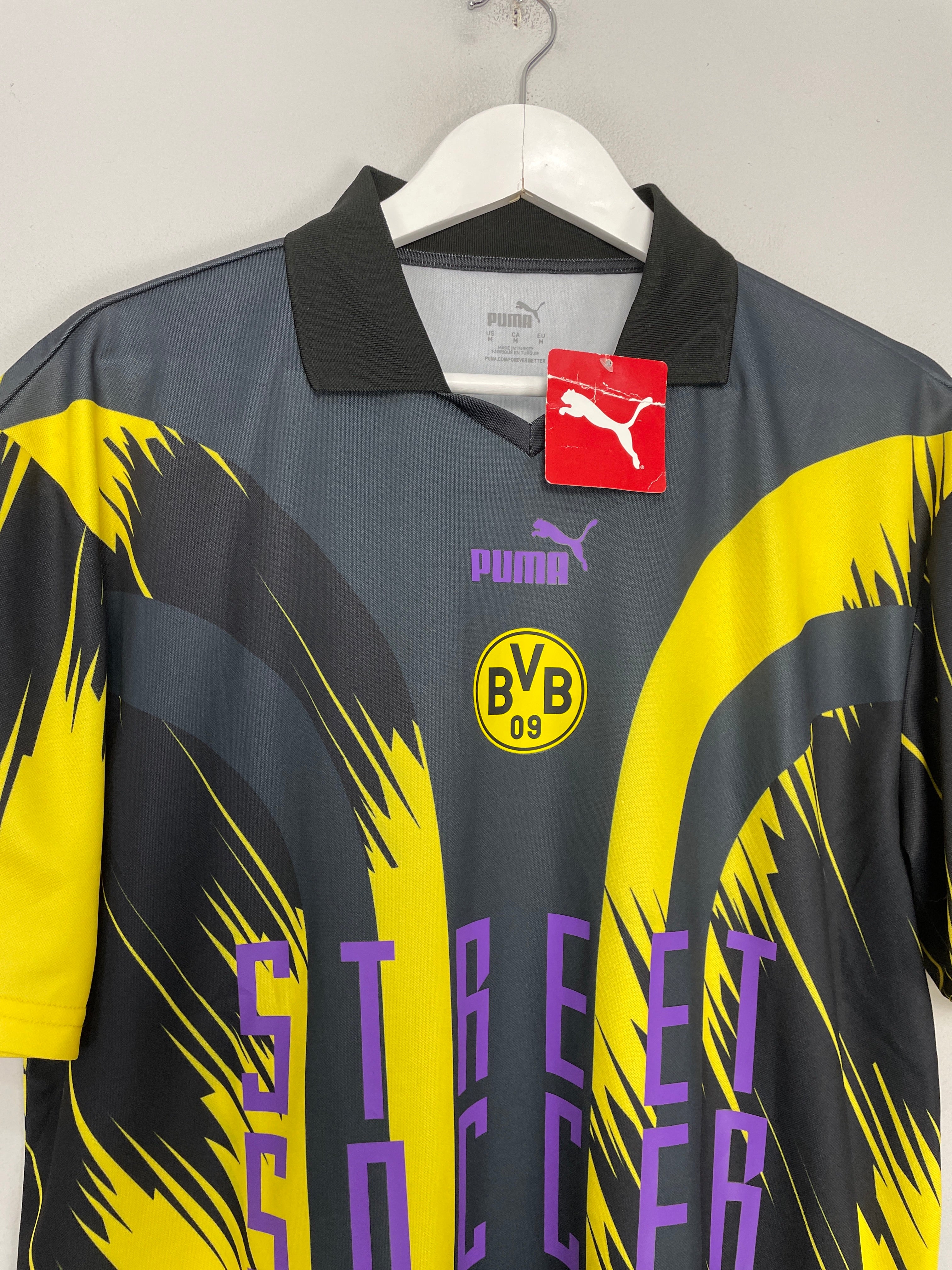 Shop 2014/15 DORTMUND *BNWT* STREET SOCCER SHIRT (M) PUMA, classic football shirts, vintage football shirts & retro soccer jerseys at Cult Kits