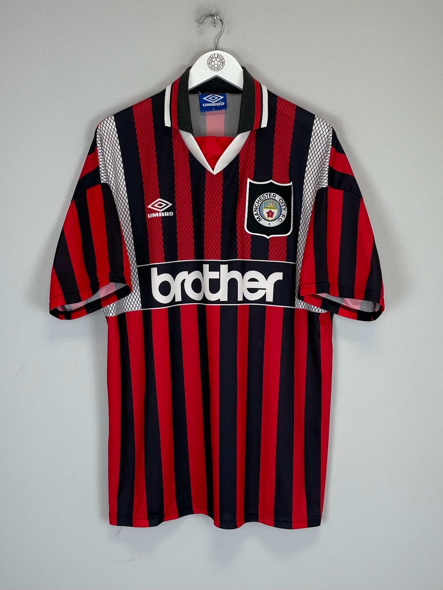 Shop 1994/96 MANCHESTER CITY AWAY SHIRT (XL) UMBRO, classic football shirts, vintage football shirts & retro soccer jerseys at Cult Kits