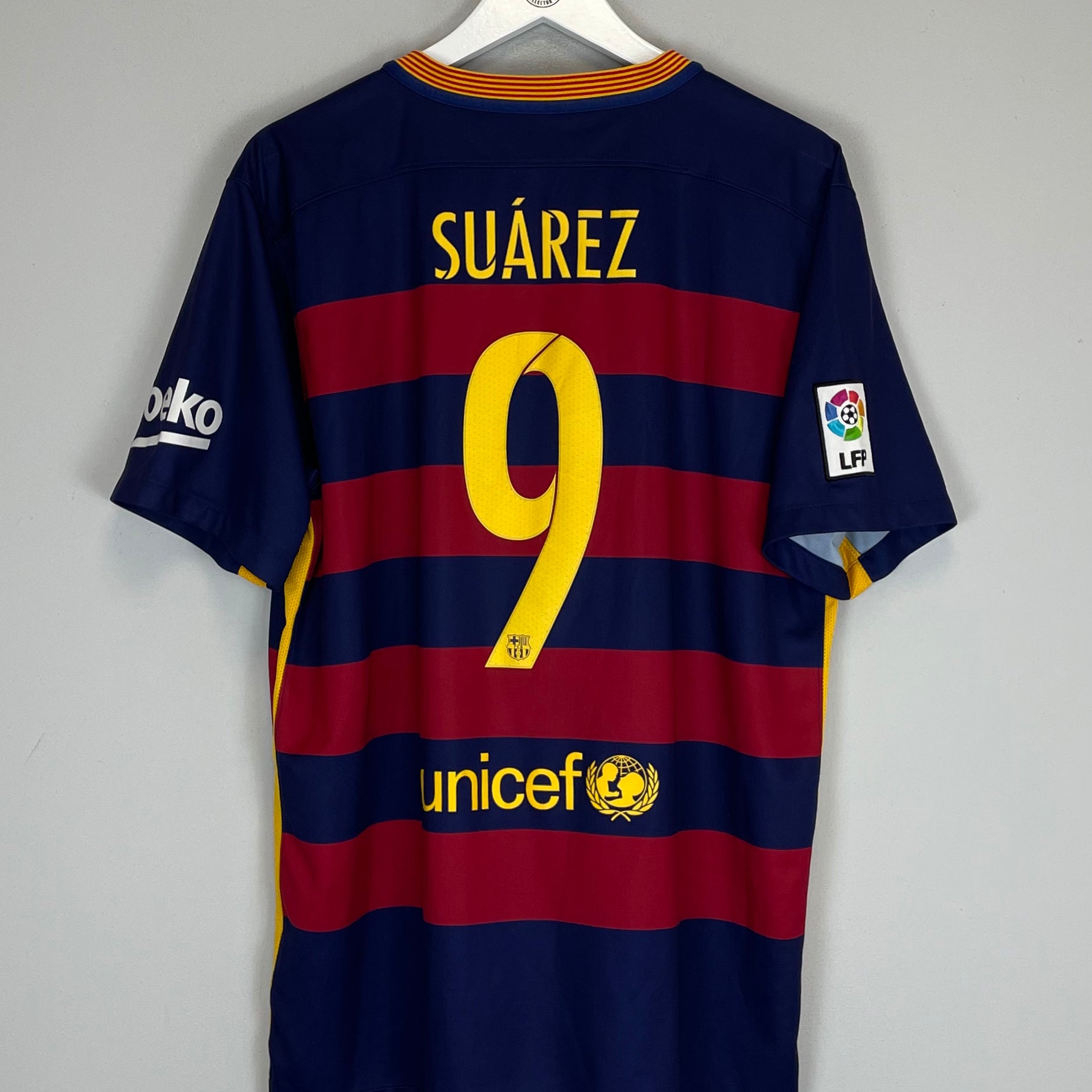 Shop 2015/16 BARCELONA SUAREZ #9 HOME SHIRT (XL) NIKE, classic football shirts, vintage football shirts & retro soccer jerseys at Cult Kits