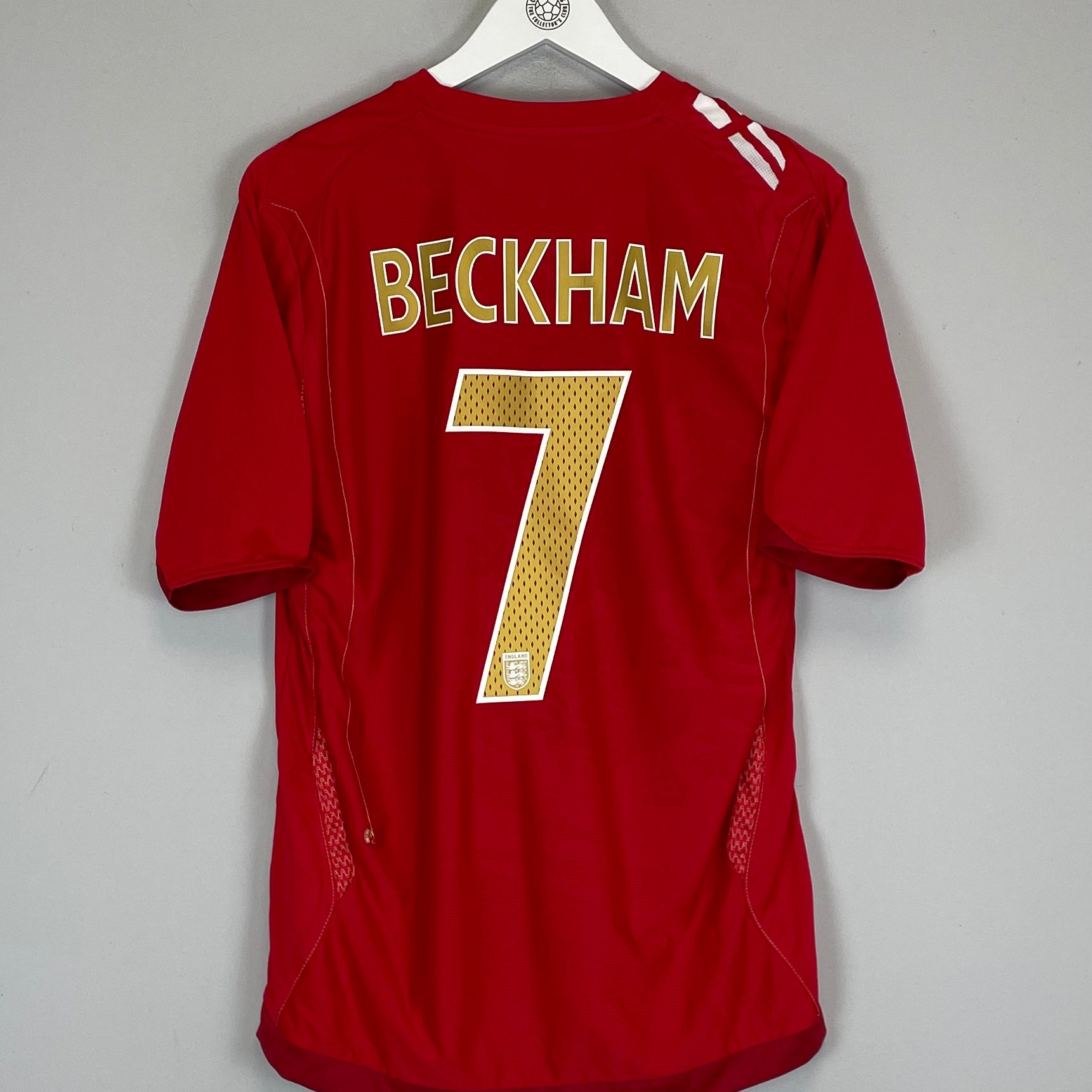 Shop 2006/08 ENGLAND BECKHAM #7 AWAY SHIRT (M) UMBRO, classic football shirts, vintage football shirts & retro soccer jerseys at Cult Kits