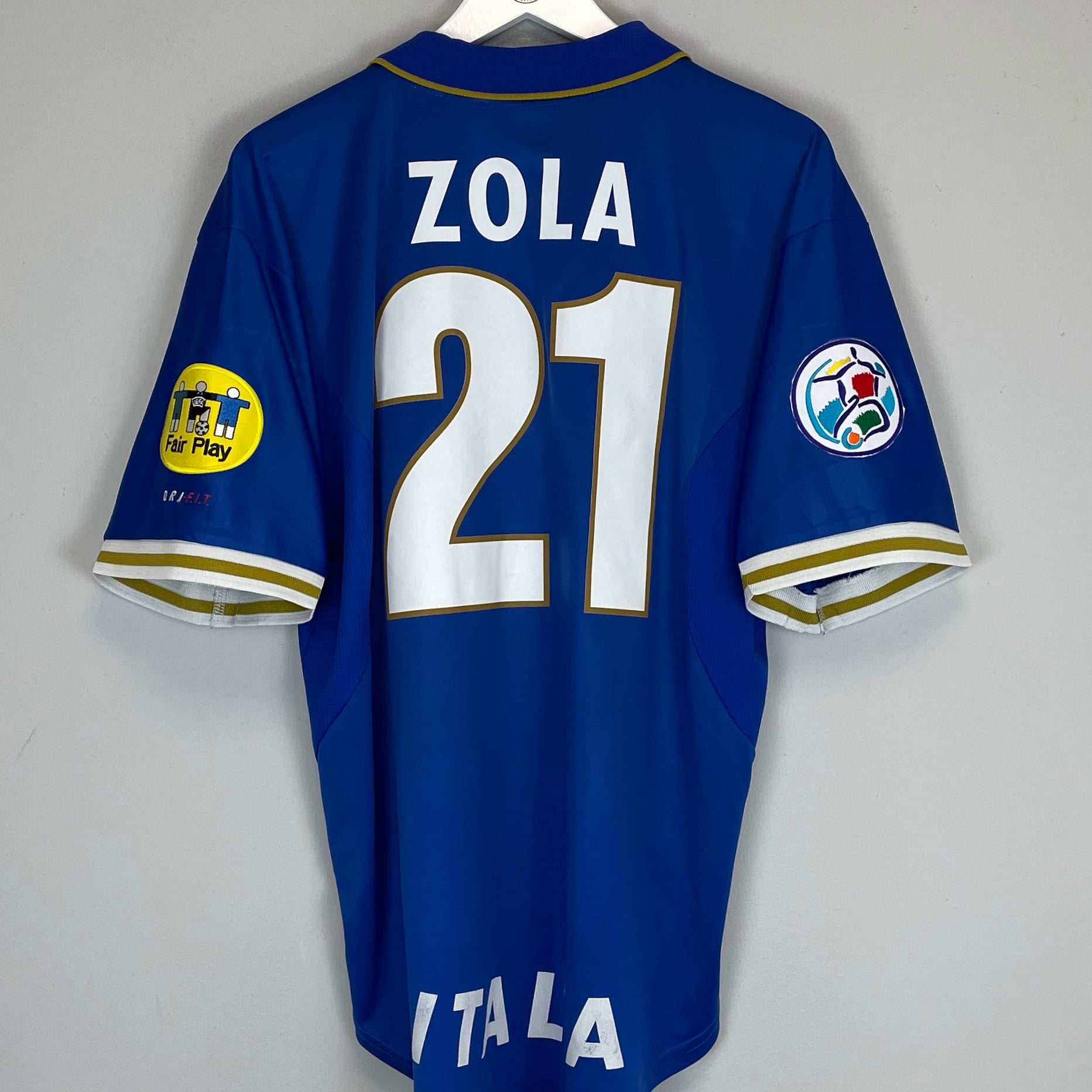 Shop 1996/97 ITALY ZOLA #21 HOME SHIRT (L) NIKE, classic football shirts, vintage football shirts & retro soccer jerseys at Cult Kits