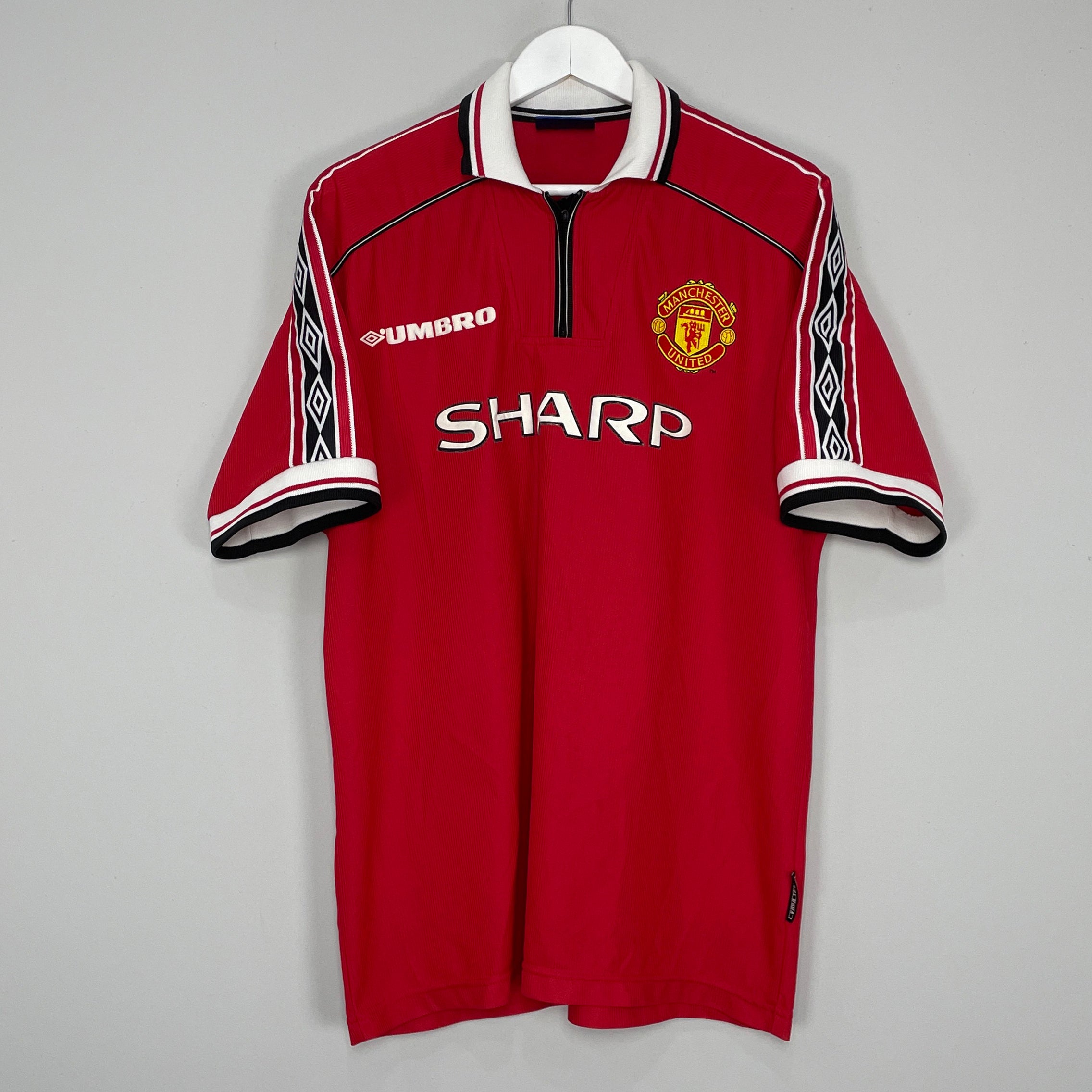 Shop 1998/00 MANCHESTER UNITED HOME SHIRT (XL) UMBRO, classic football shirts, vintage football shirts & retro soccer jerseys at Cult Kits
