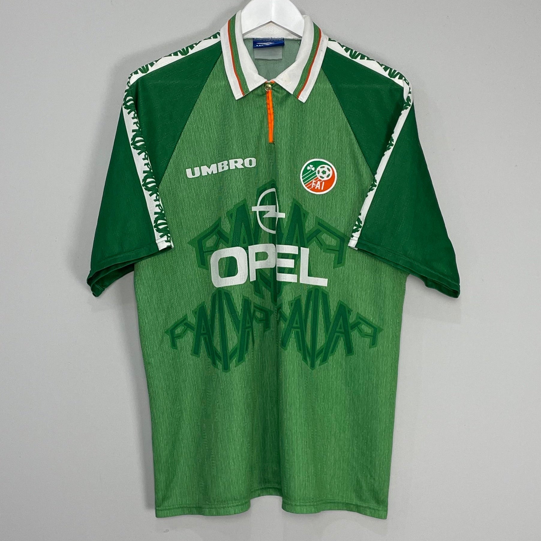 Shop 1996/98 IRELAND HOME SHIRT (XL) UMBRO, classic football shirts, vintage football shirts & retro soccer jerseys at Cult Kits