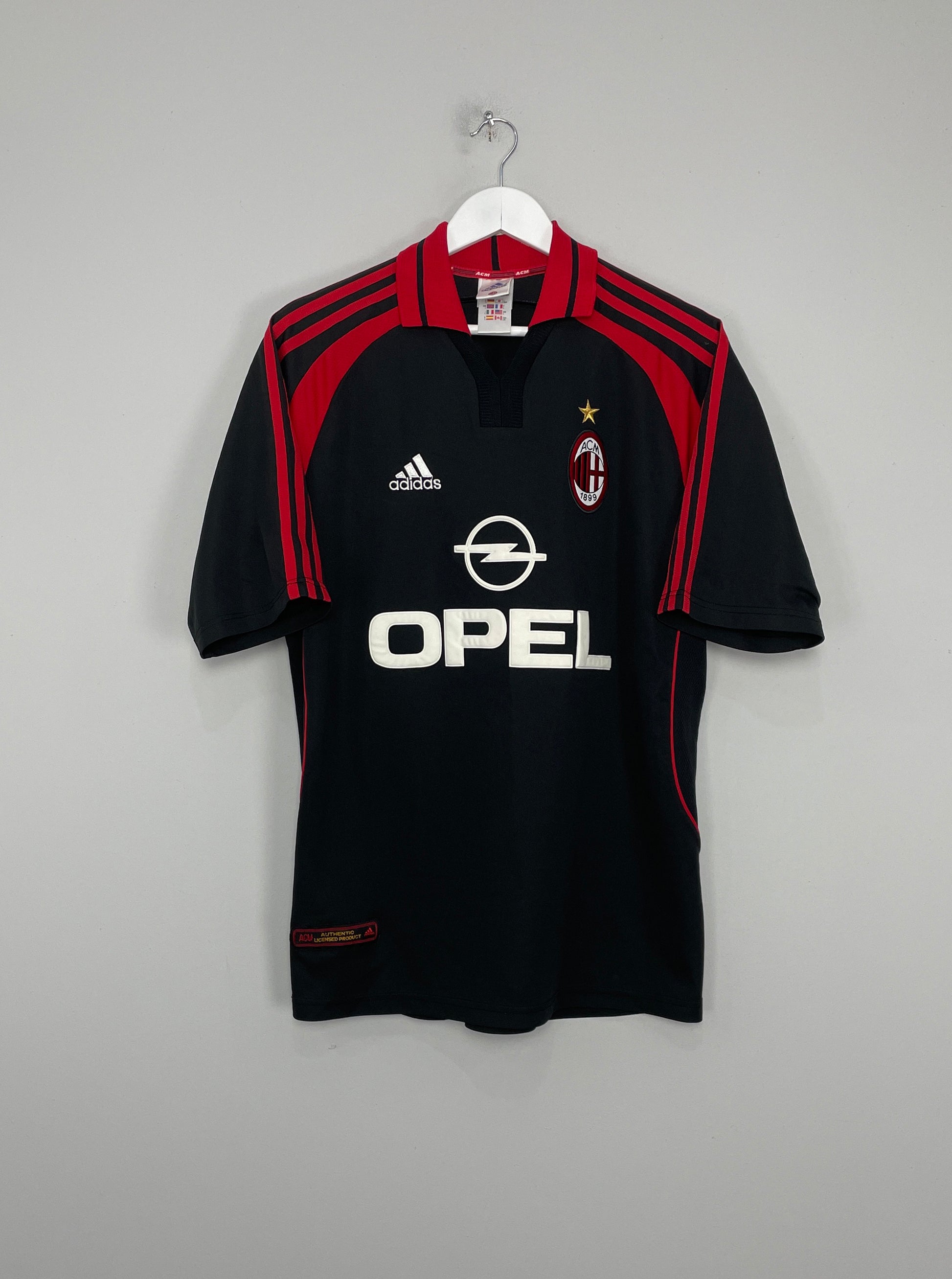 Image of the AC Milan shirt from the 2000/01 season