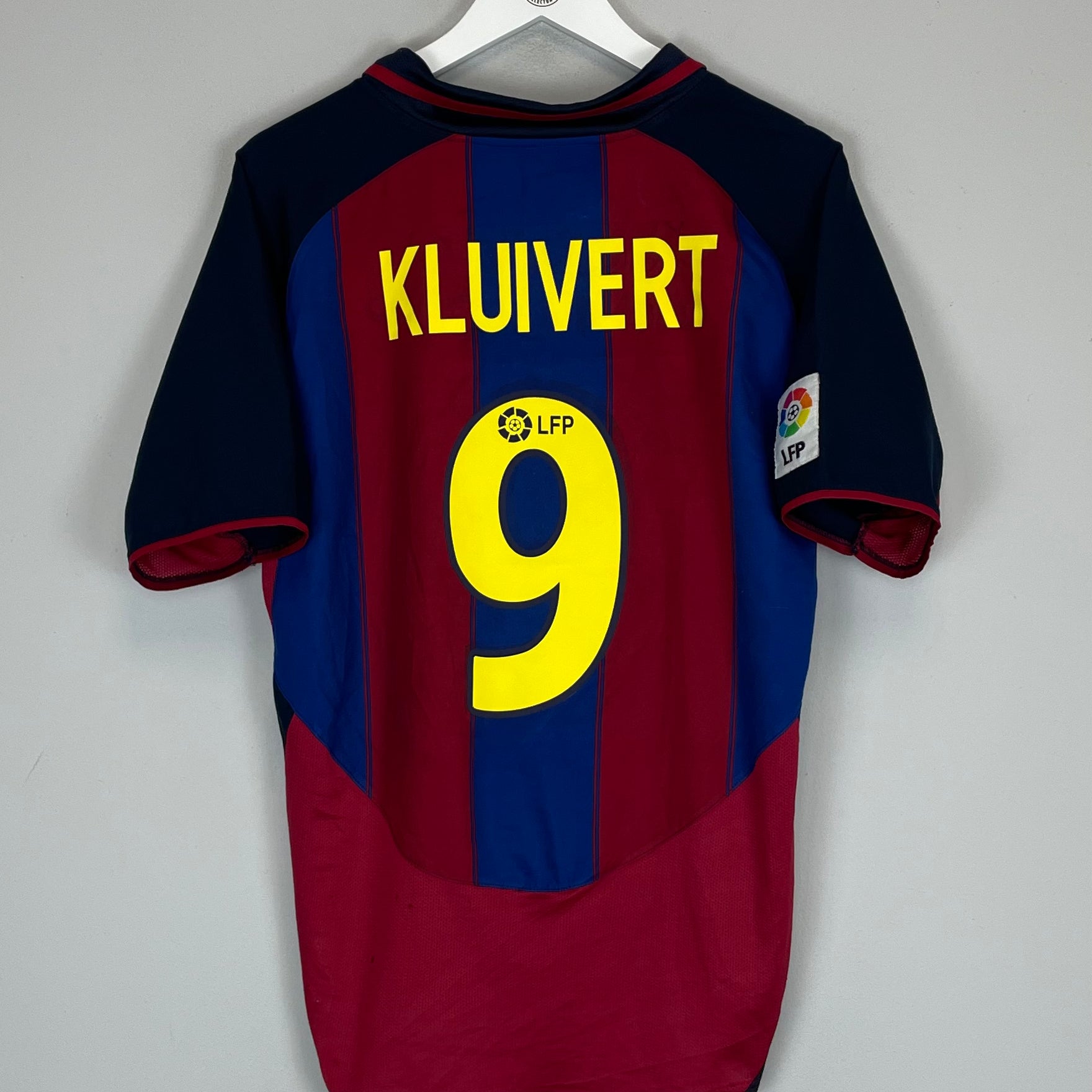 2003/04 BARCELONA KLUIVERT #9 HOME SHIRT (M) NIKE – Cult Kits