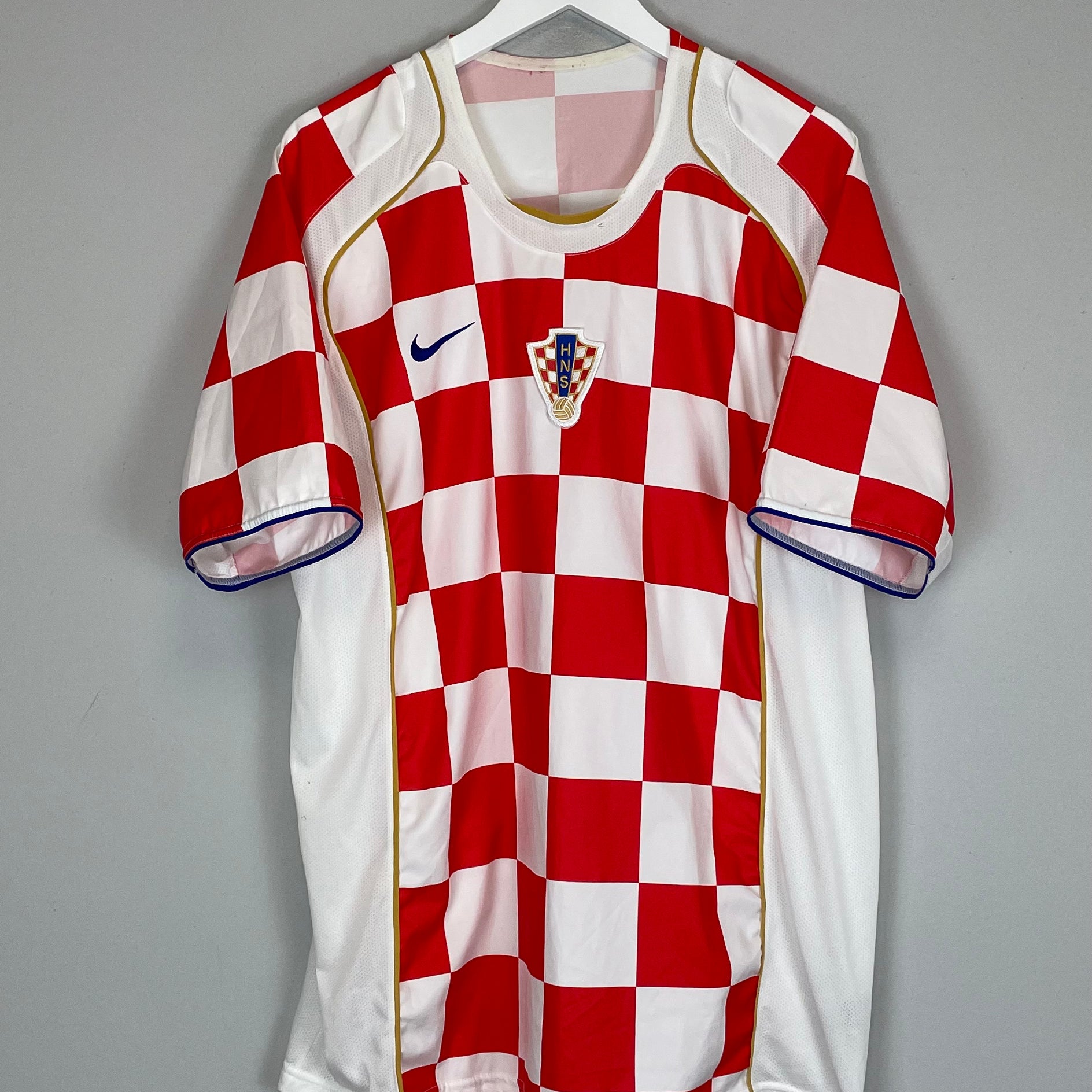 Shop 2004/06 CROATIA HOME SHIRT (XL) NIKE, classic football shirts, vintage football shirts & retro soccer jerseys at Cult Kits