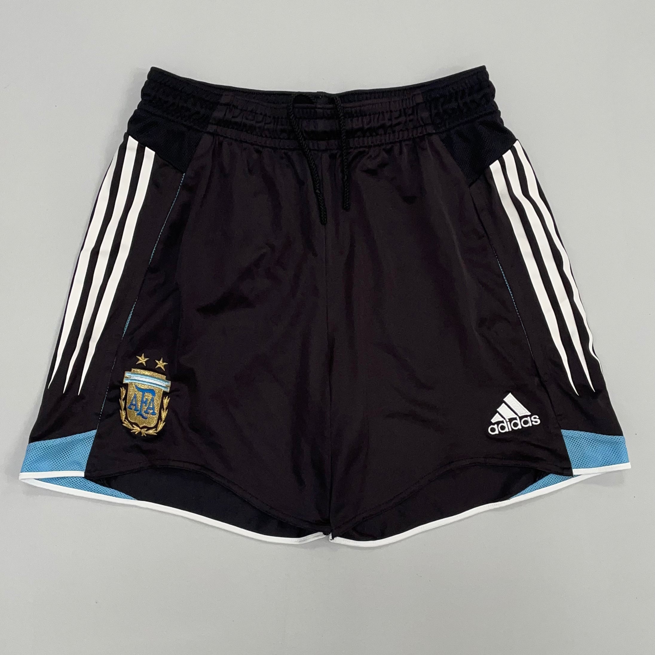 Shop 2003/04 ARGENTINA HOME SHORTS (M) ADIDAS, classic football shirts, vintage football shirts & retro soccer jerseys at Cult Kits