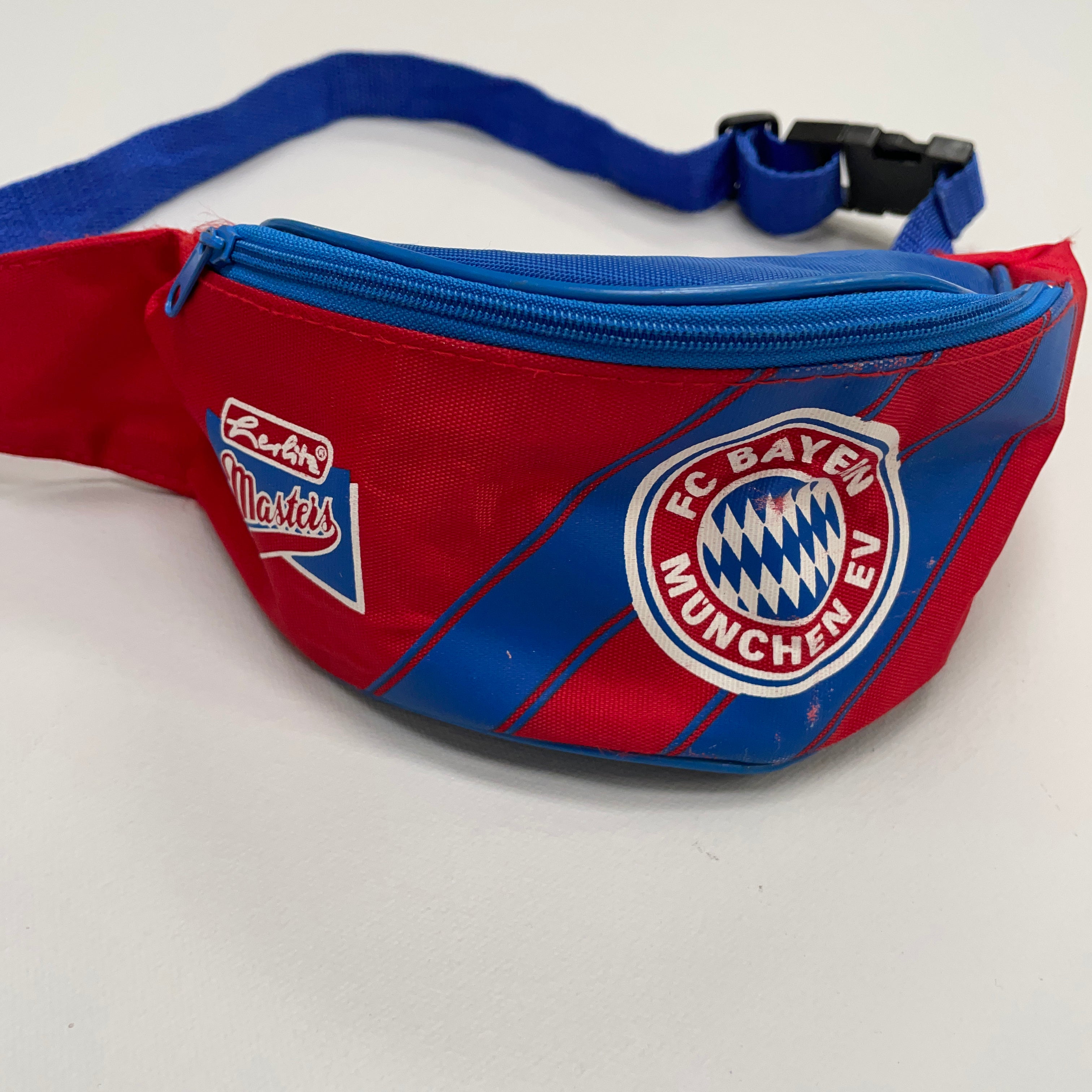 Shop 1994 BAYERN MUNICH WAIST POUCH BUMBAG, classic football shirts, vintage football shirts & retro soccer jerseys at Cult Kits