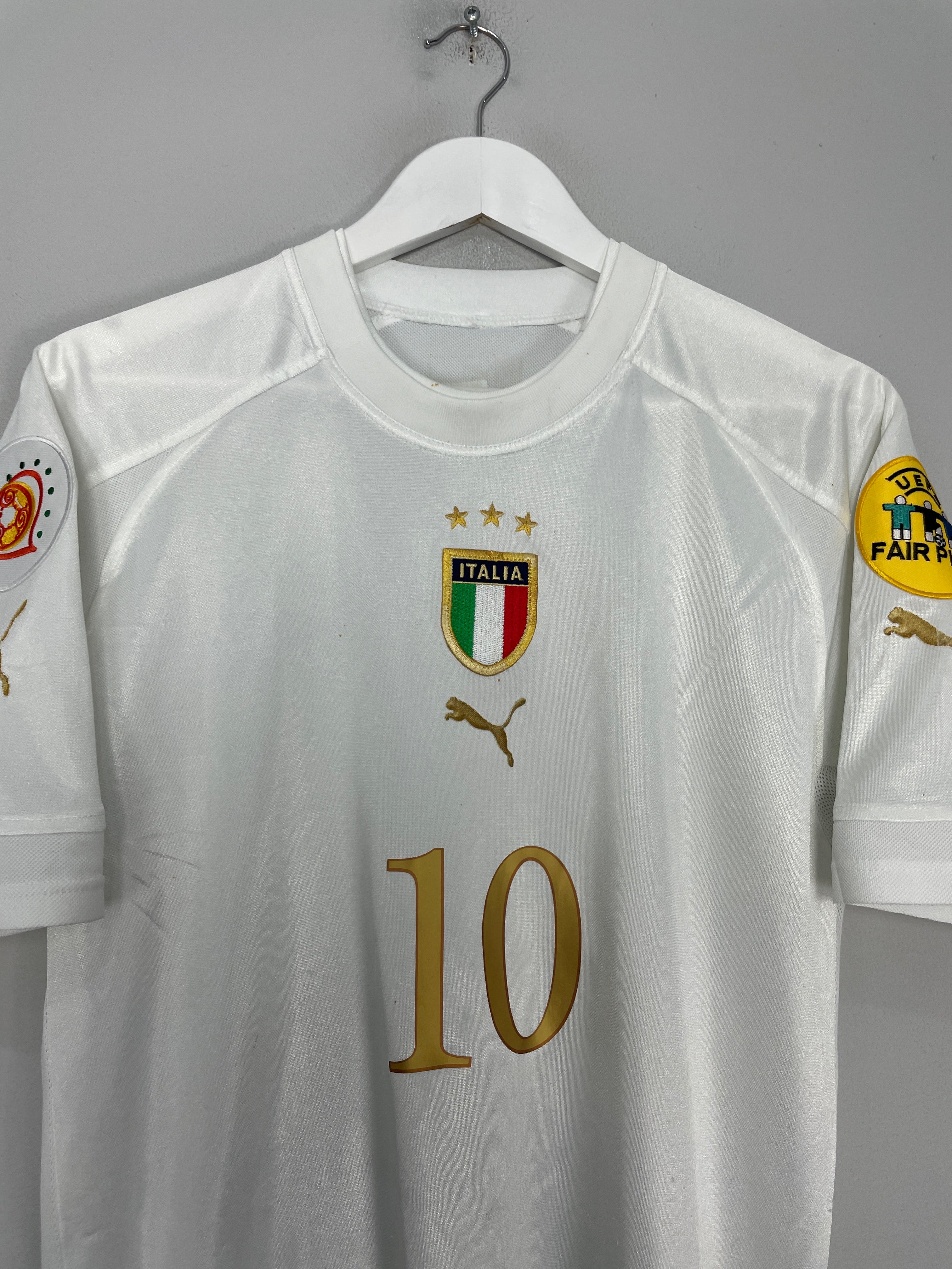 Shop 2004/06 ITALY TOTTI #10 AWAY SHIRT (S) PUMA, classic football shirts, vintage football shirts & retro soccer jerseys at Cult Kits