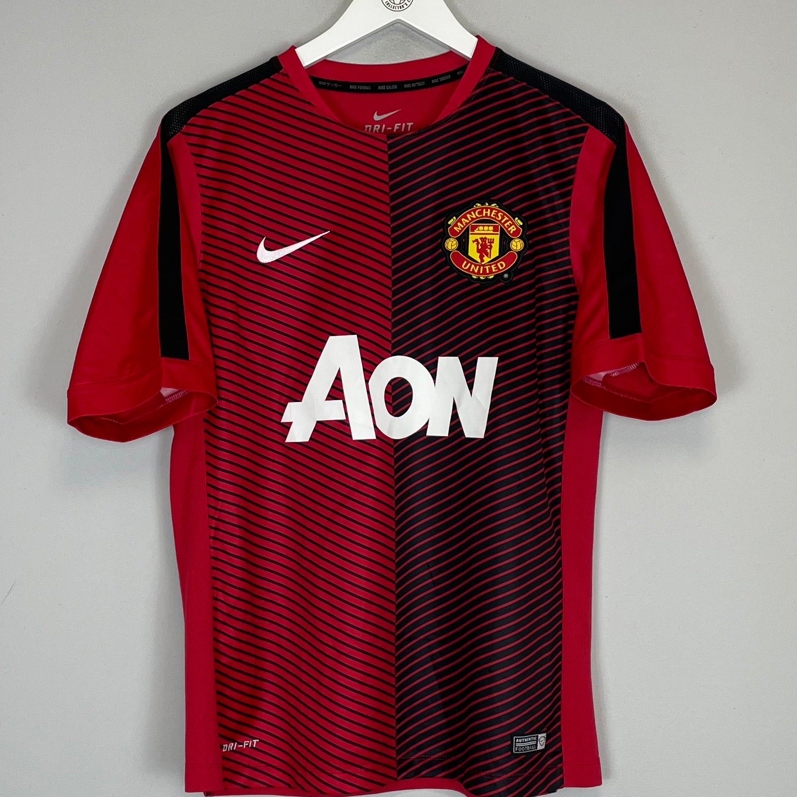 Shop 2014/15 MANCHESTER UNITED TRAINING SHIRT (XL) NIKE, classic football shirts, vintage football shirts & retro soccer jerseys at Cult Kits
