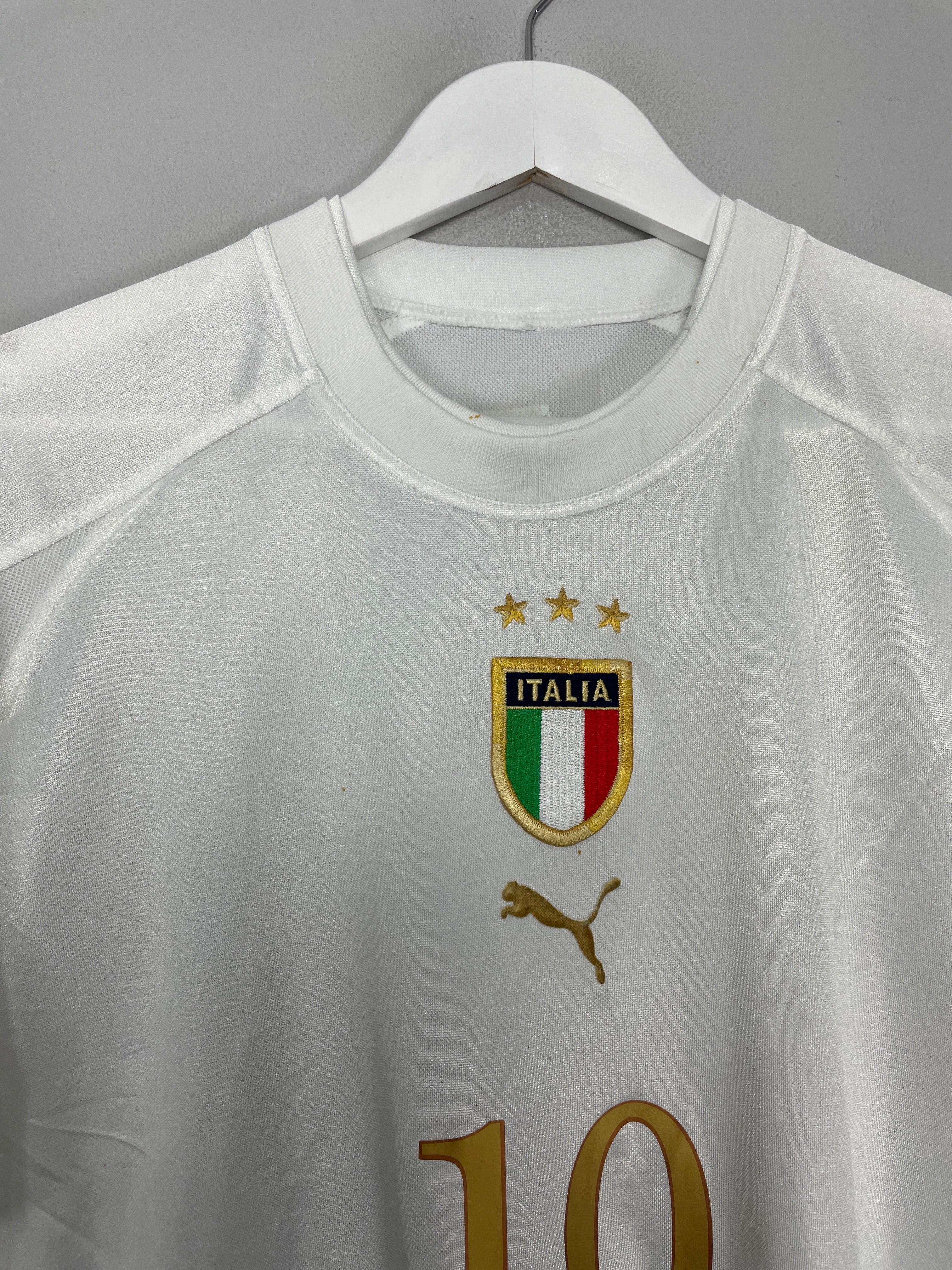 Shop 2004/06 ITALY TOTTI #10 AWAY SHIRT (S) PUMA, classic football shirts, vintage football shirts & retro soccer jerseys at Cult Kits
