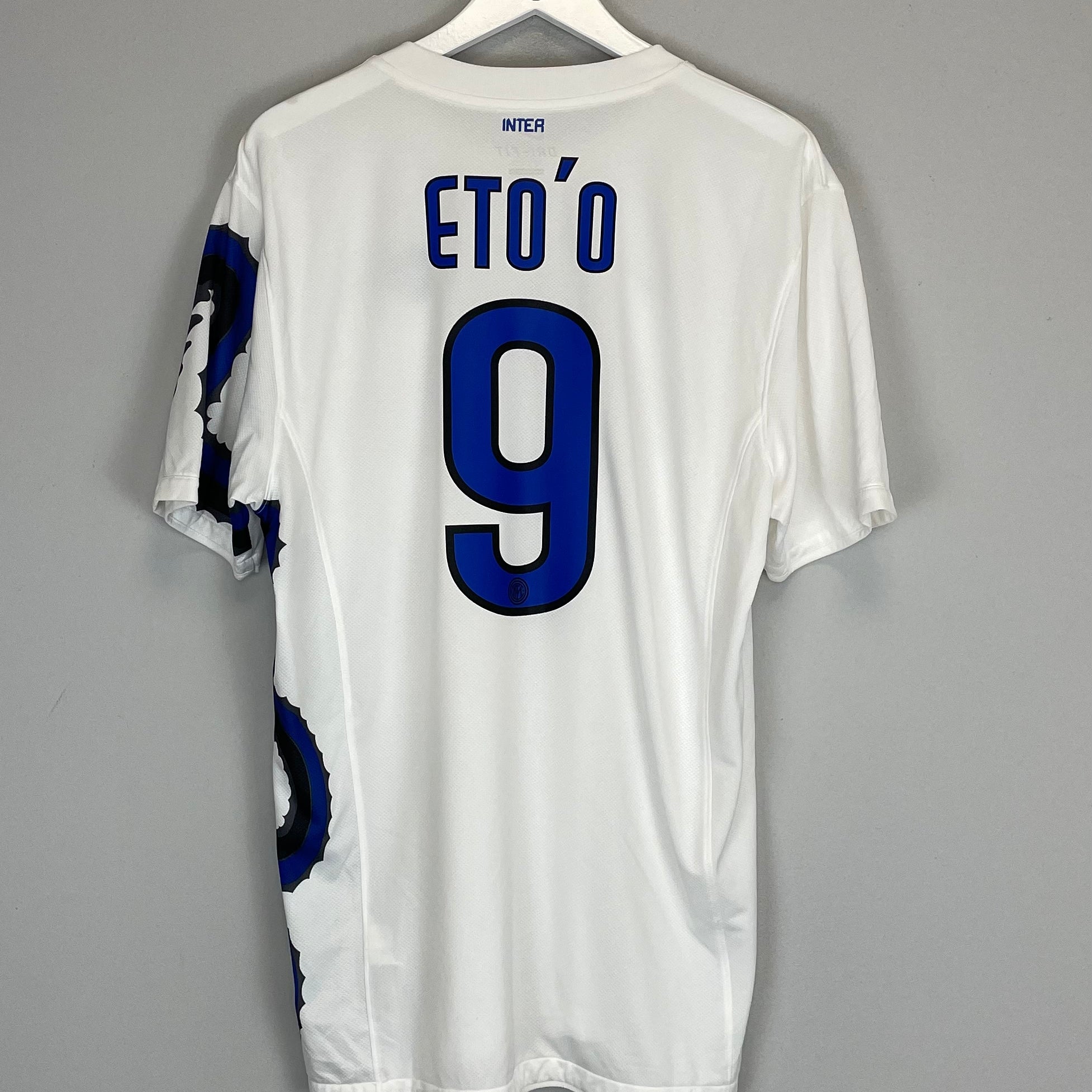 Shop 2010/11 INTER MILAN ETO'O #9 AWAY SHIRT (L) NIKE, classic football shirts, vintage football shirts & retro soccer jerseys at Cult Kits