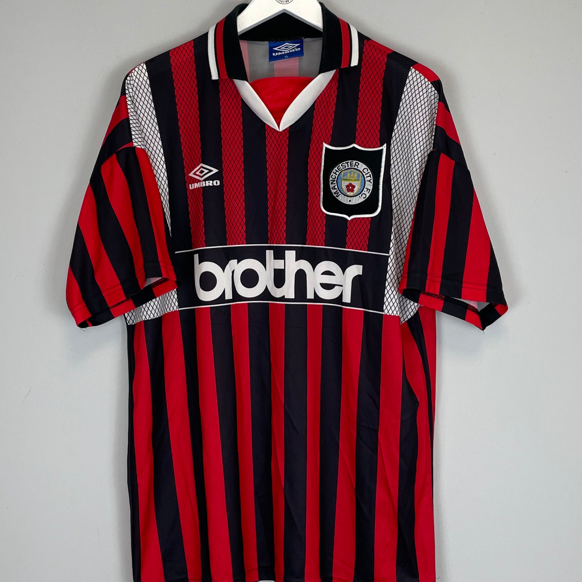 Shop 1994/96 MANCHESTER CITY AWAY SHIRT (XL) UMBRO, classic football shirts, vintage football shirts & retro soccer jerseys at Cult Kits