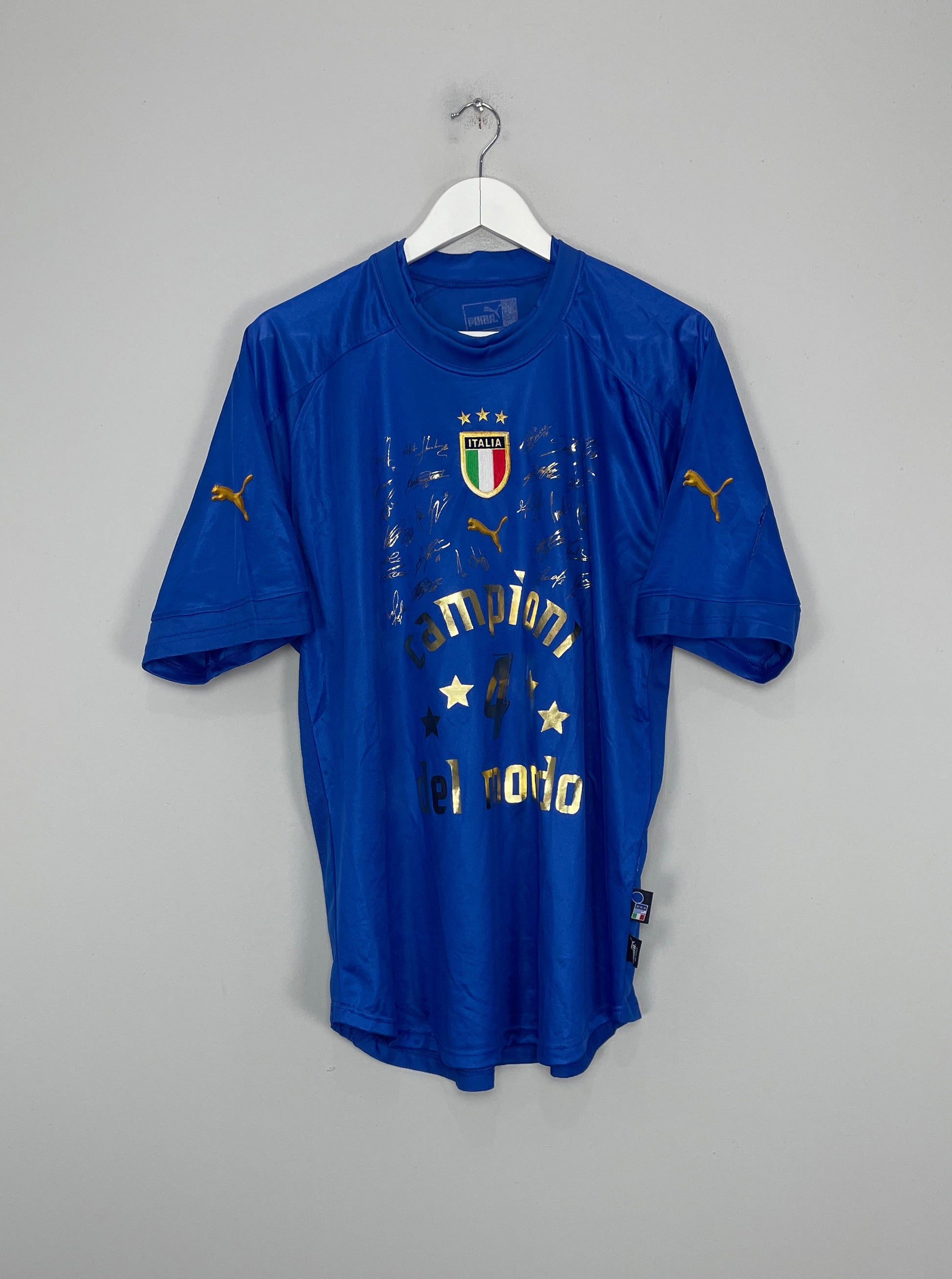 Image of the Italy shirt from the 2004/05 season