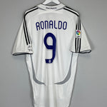 2006/07 Real Madrid Ronaldo #9 home shirt, large size, vintage football shirt in very good condition.