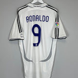 2006/07 Real Madrid Ronaldo #9 home shirt, large size, vintage football shirt in very good condition.