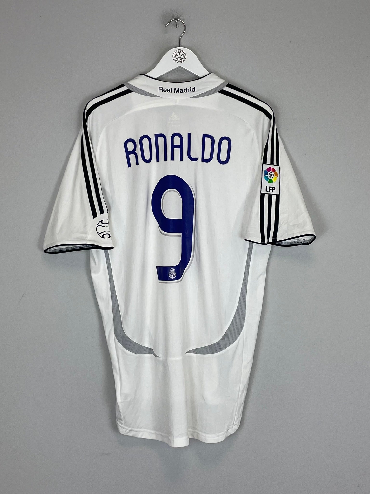 2006/07 Real Madrid Ronaldo #9 home shirt, large size, vintage football shirt in very good condition.