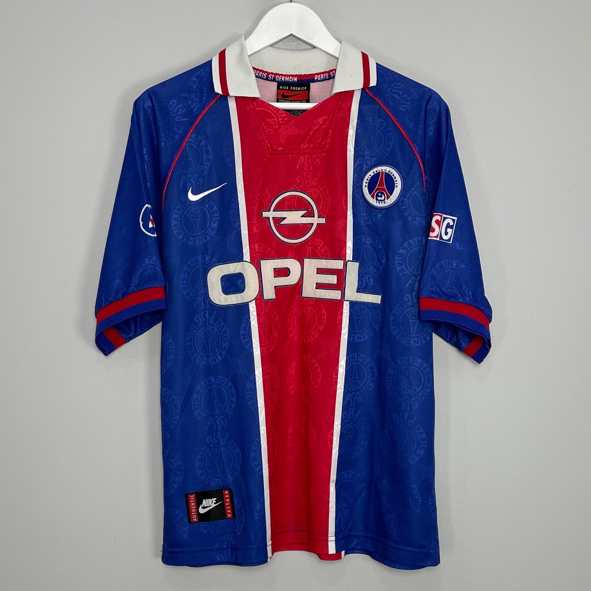 Shop 1996/97 PSG HOME SHIRT (L) NIKE, classic football shirts, vintage football shirts & retro soccer jerseys at Cult Kits