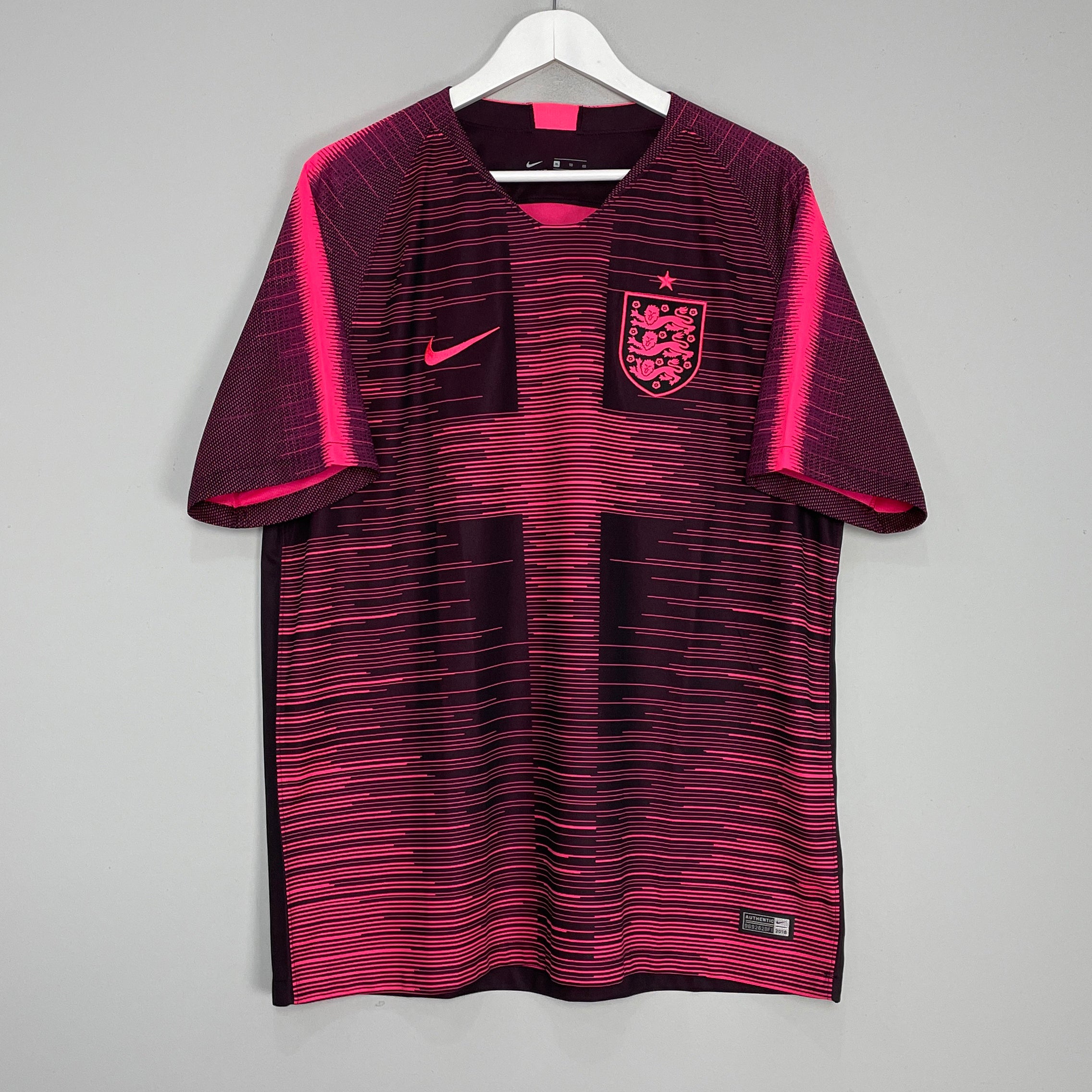 Shop 2018/19 ENGLAND REMIX PRE-MATCH SHIRT (XL) NIKE, classic football shirts, vintage football shirts & retro soccer jerseys at Cult Kits