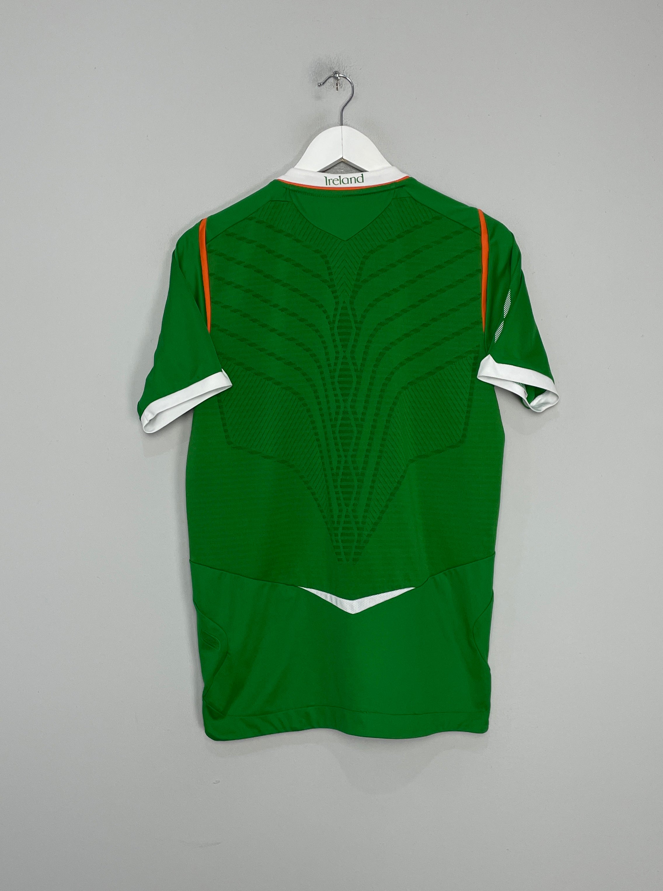 Shop 2008/10 IRELAND HOME SHIRT (S) UMBRO, classic football shirts, vintage football shirts & retro soccer jerseys at Cult Kits
