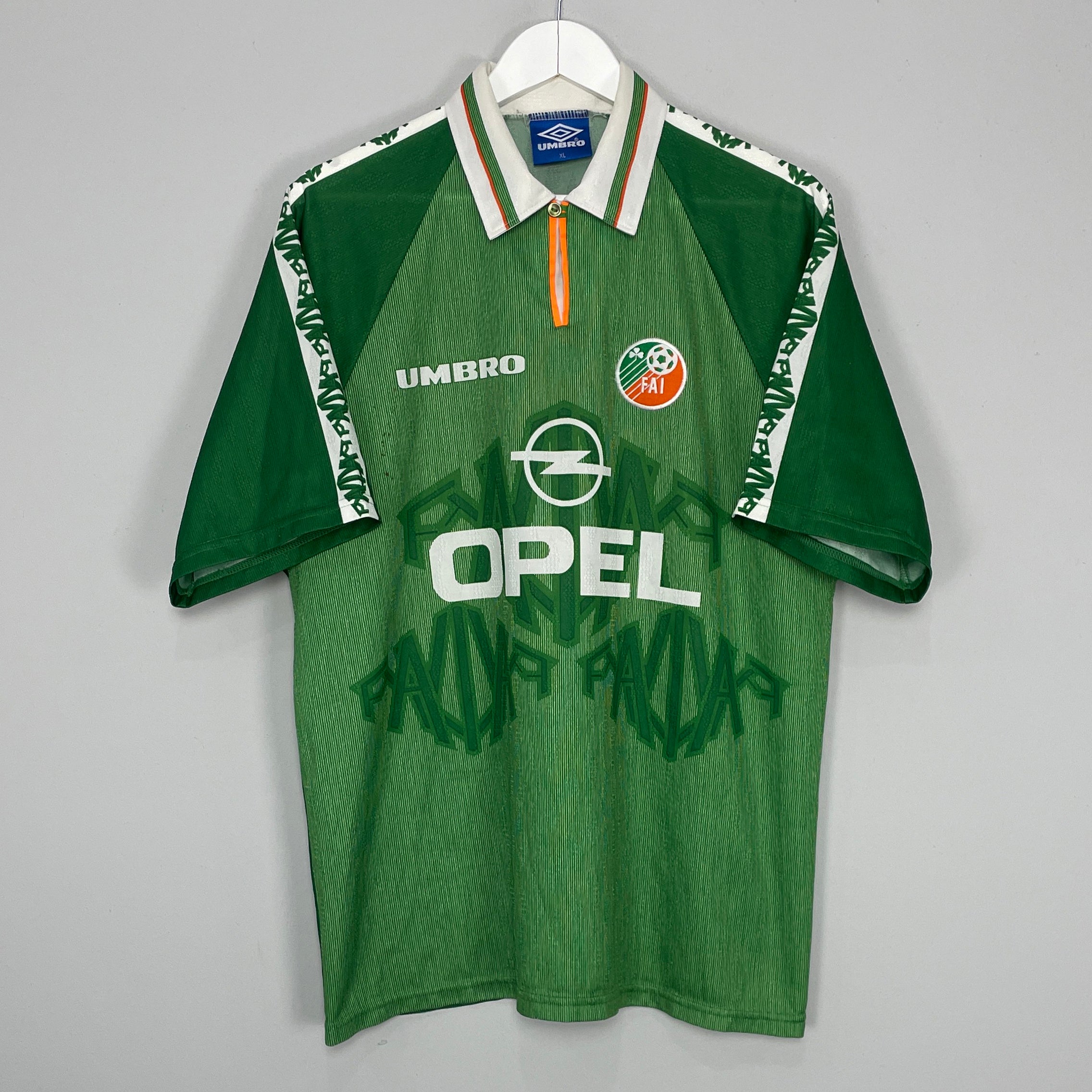 Shop 1996/97 IRELAND HOME SHIRT (XL) UMBRO, classic football shirts, vintage football shirts & retro soccer jerseys at Cult Kits