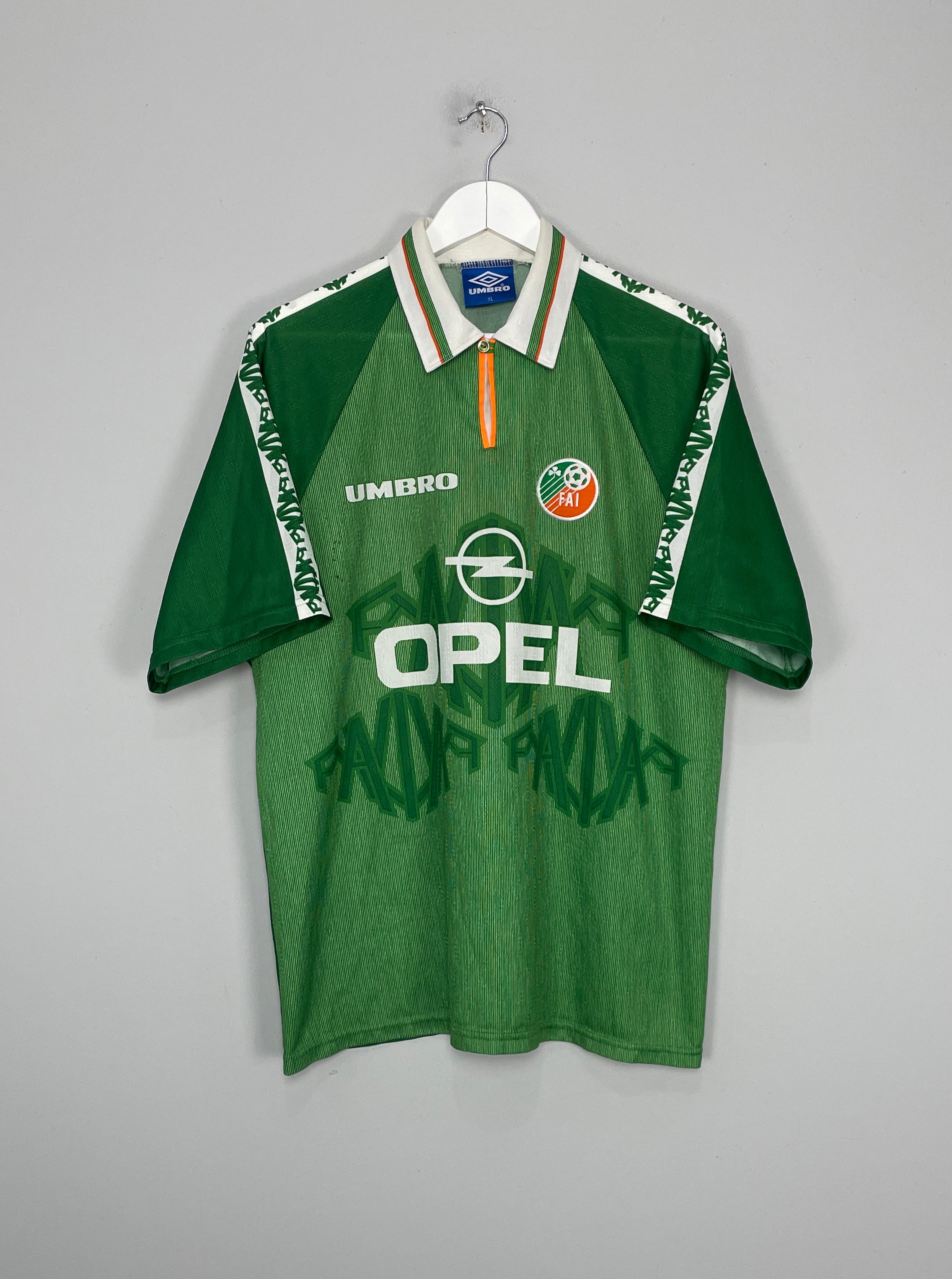 Shop 1996/97 IRELAND HOME SHIRT (XL) UMBRO, classic football shirts, vintage football shirts & retro soccer jerseys at Cult Kits