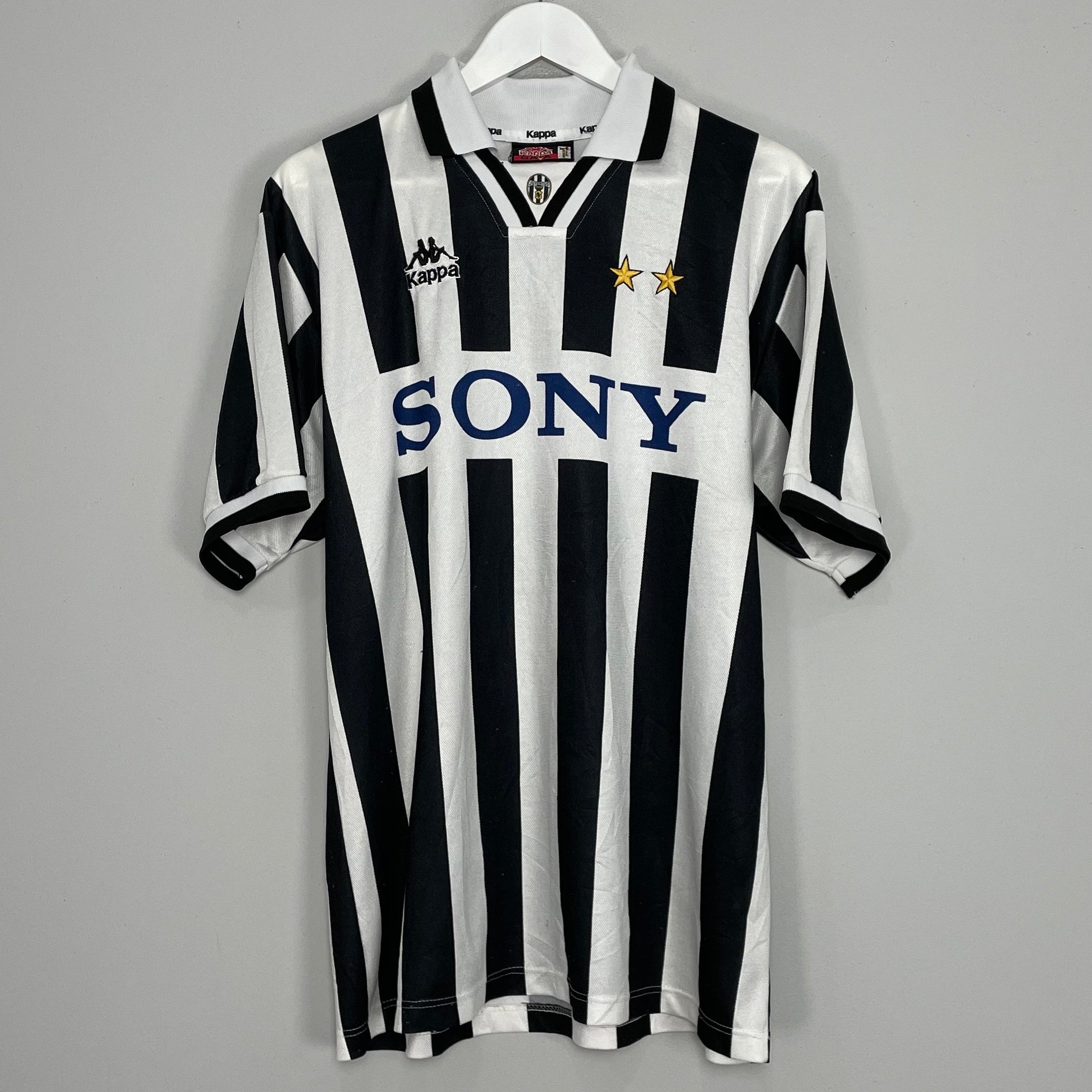 Shop 1995/96 JUVENTUS HOME SHIRT (XL) KAPPA, classic football shirts, vintage football shirts & retro soccer jerseys at Cult Kits