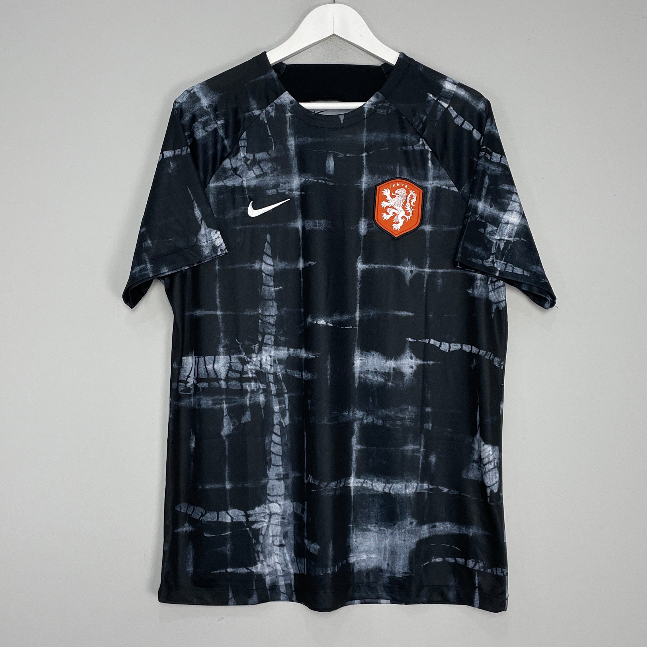 Shop 2022 NETHERLANDS PRE-MATCH TRAINING SHIRT (XL) NIKE, classic football shirts, vintage football shirts & retro soccer jerseys at Cult Kits