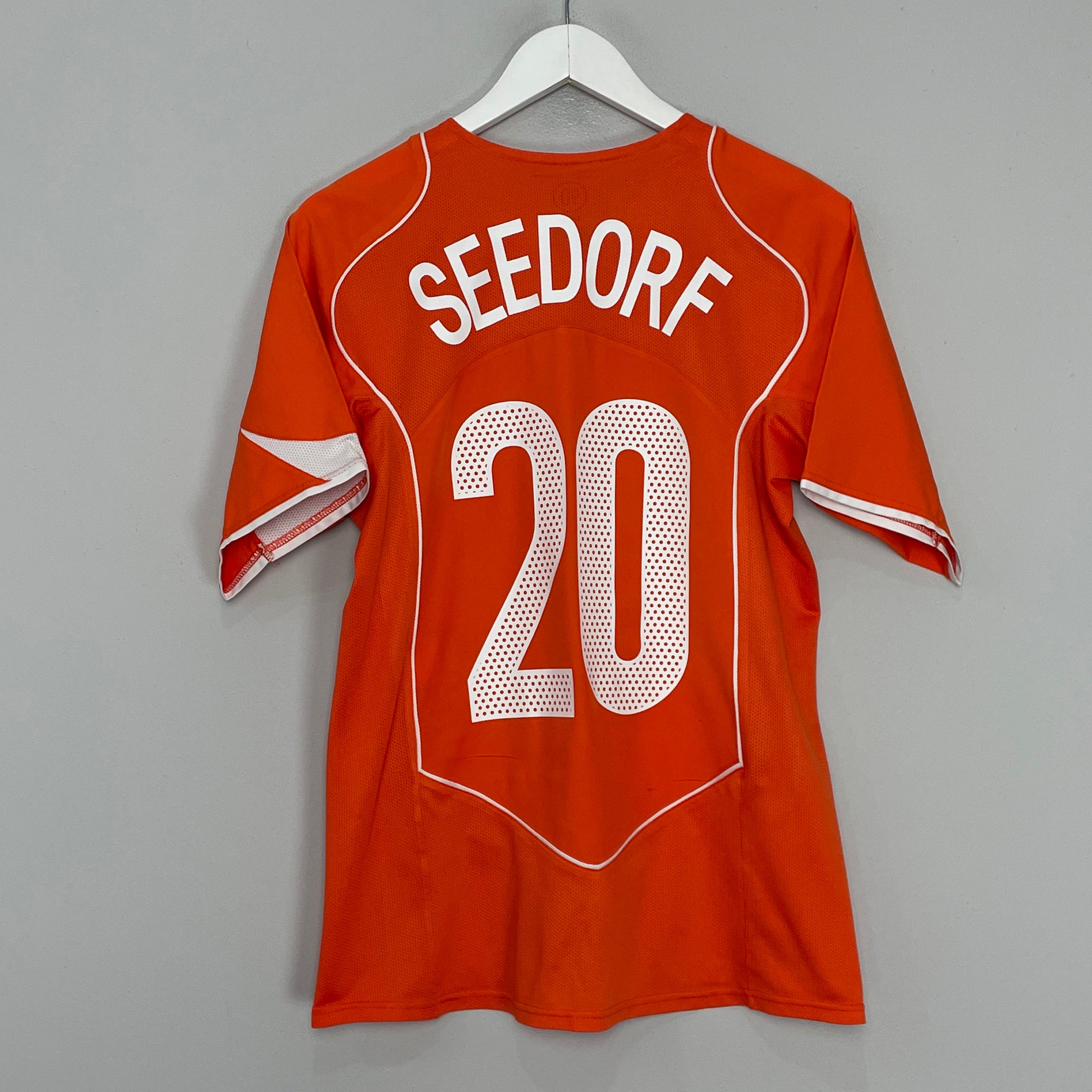 Shop 2004/06 NETHERLANDS SEEDORF #20 HOME SHIRT (S) NIKE, classic football shirts, vintage football shirts & retro soccer jerseys at Cult Kits