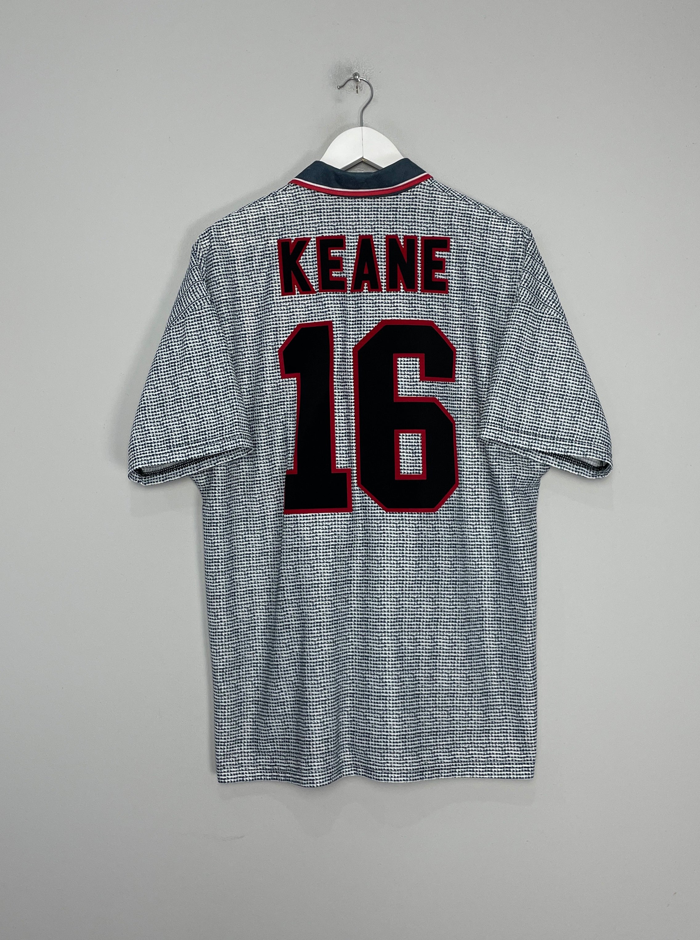 Shop 1995/96 MANCHESTER UNITED KEANE #16 AWAY SHIRT (L) UMBRO, classic football shirts, vintage football shirts & retro soccer jerseys at Cult Kits